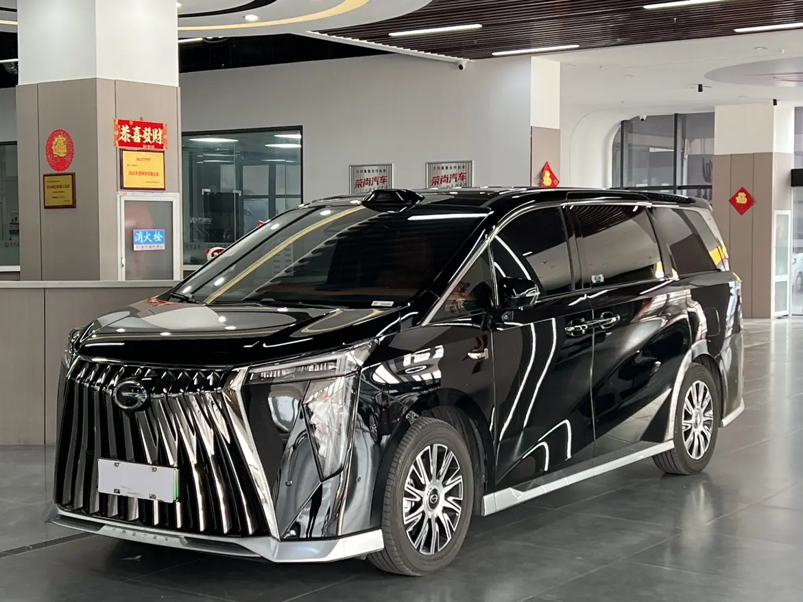 GAC Trumpchi aspires to the M8  из Китая