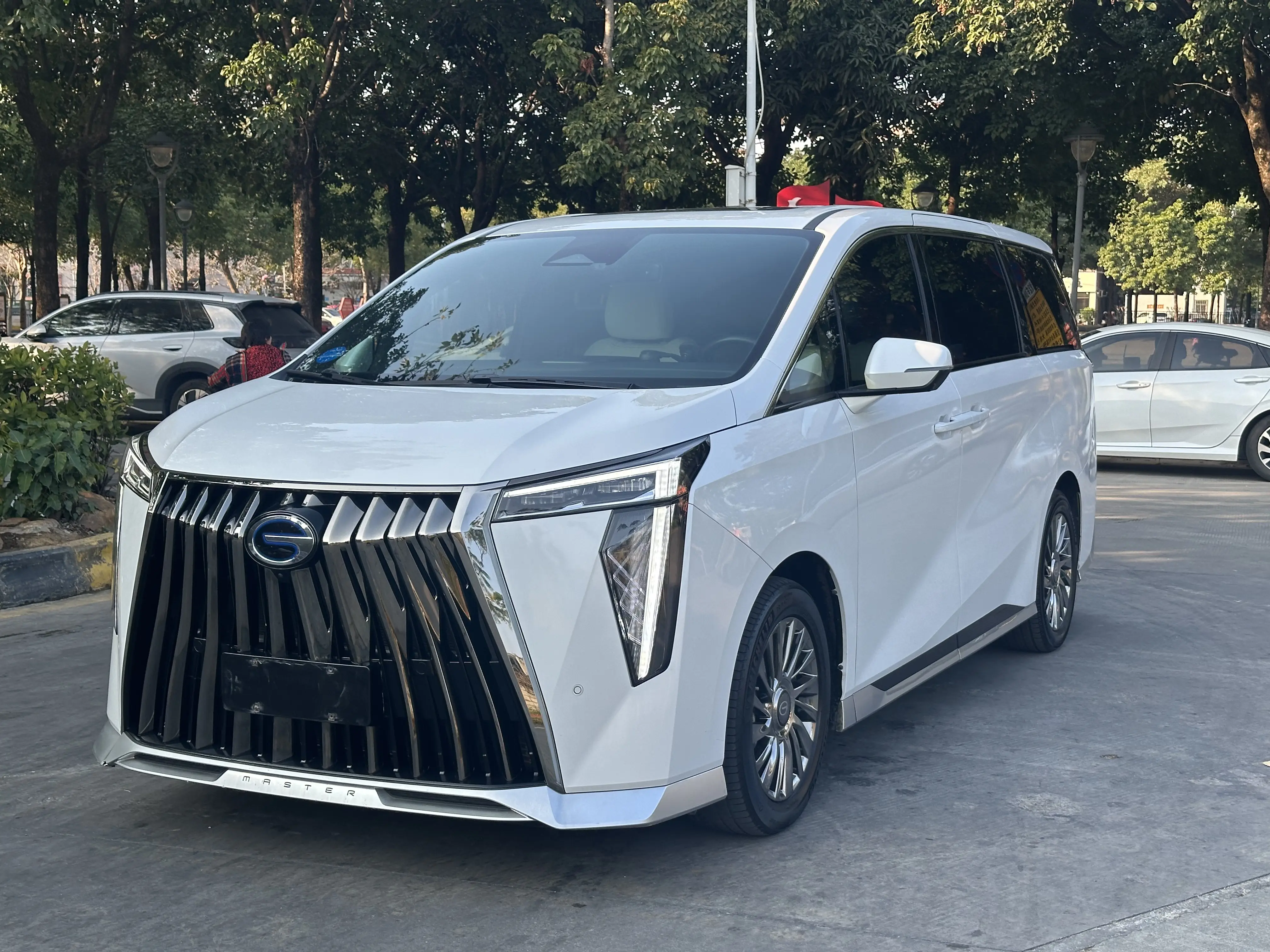 GAC Trumpchi M8  из Китая