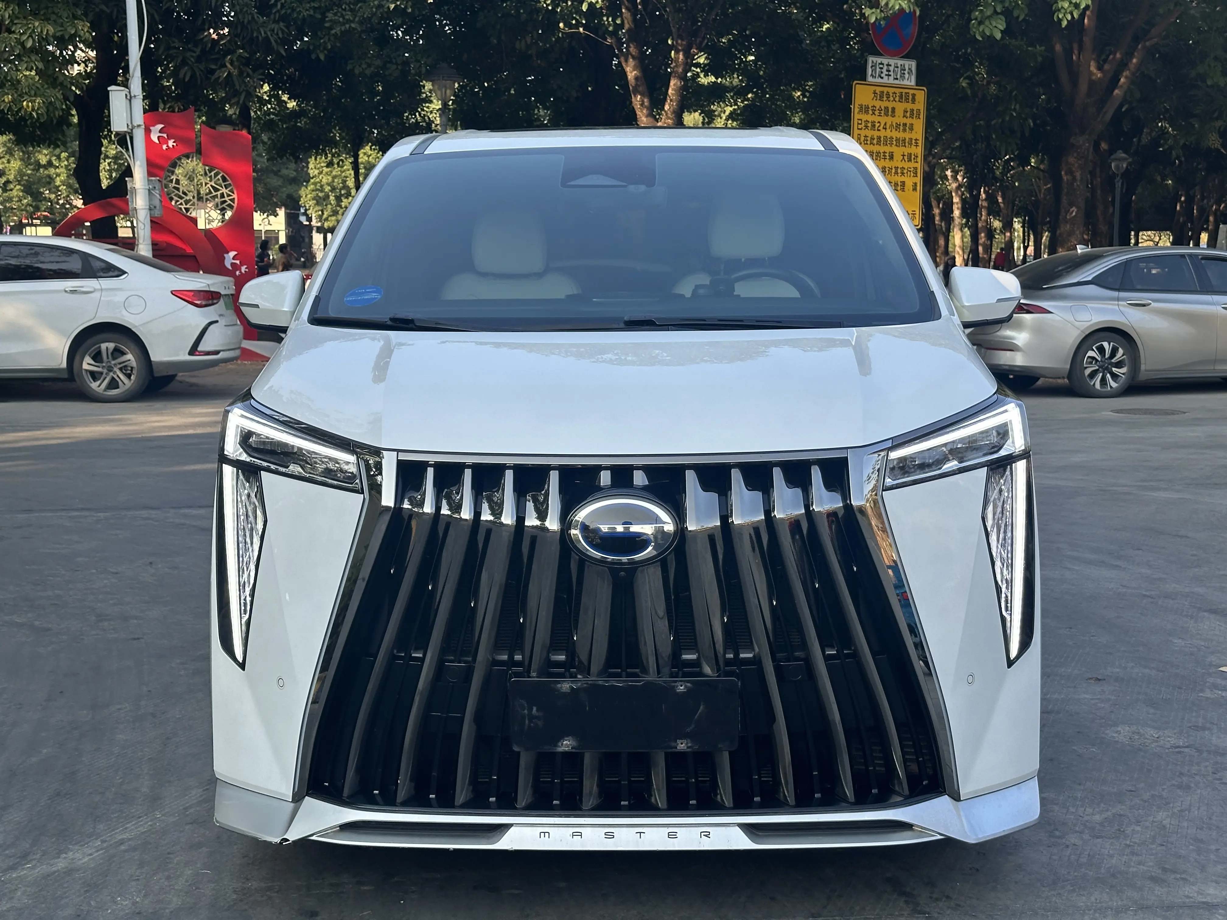 GAC Trumpchi M8  из Китая