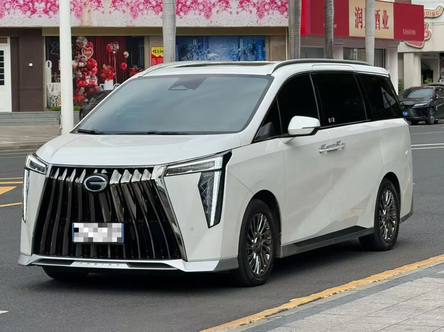 GAC Trumpchi M8  из Китая