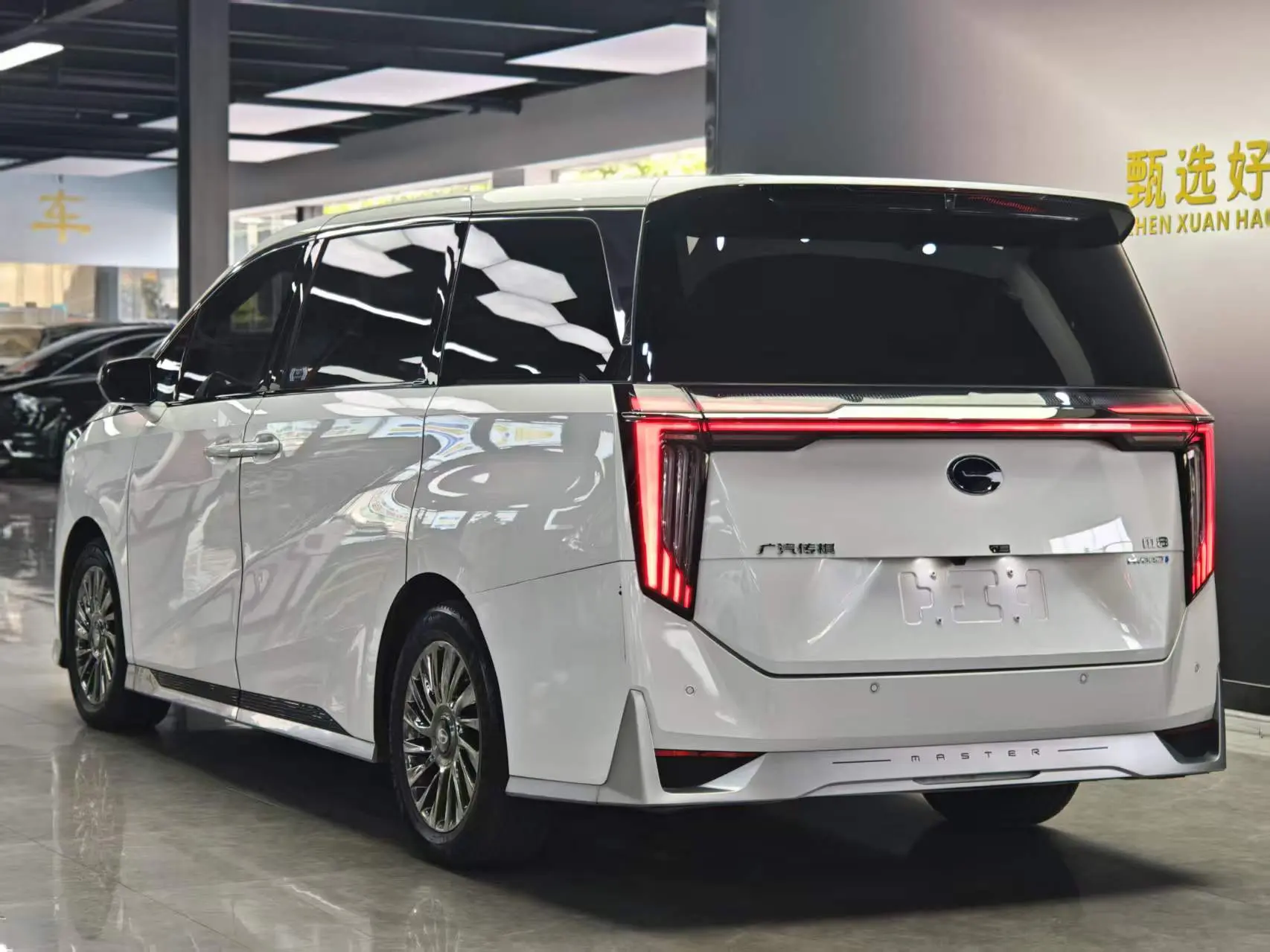 GAC Trumpchi M8  из Китая