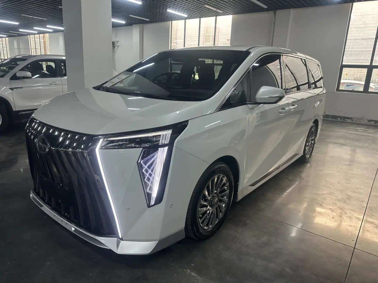 GAC Trumpchi M8  из Китая