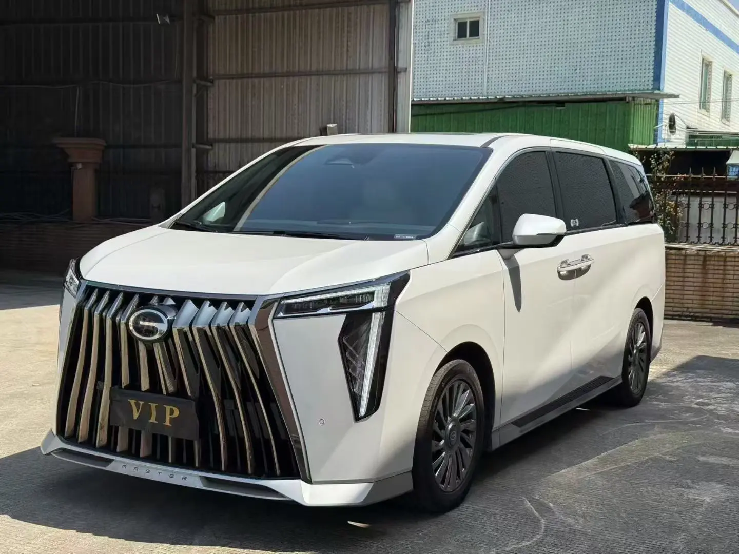 GAC Trumpchi M8  из Китая