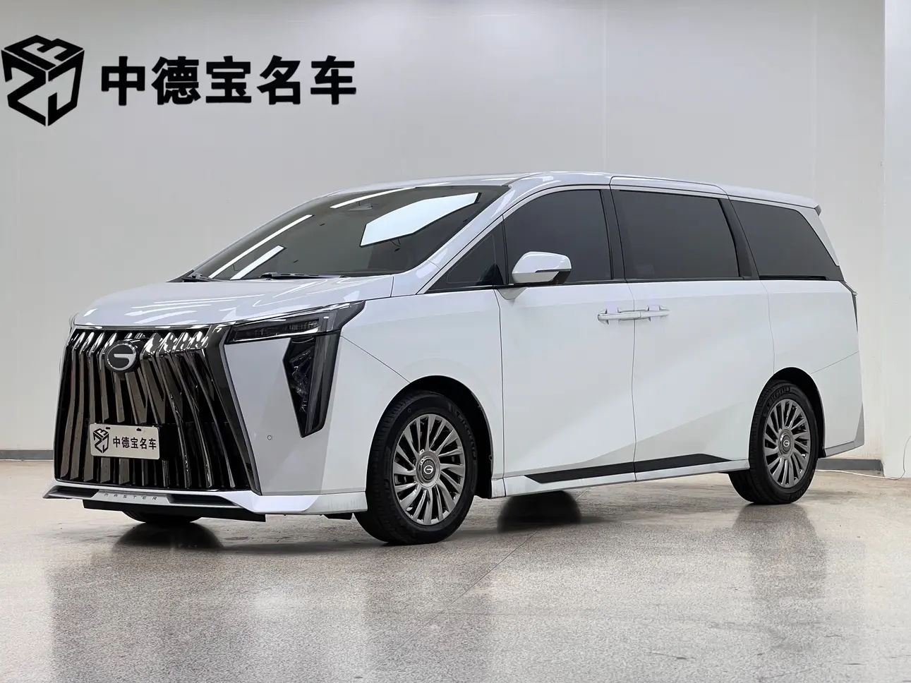 GAC Trumpchi M8  из Китая