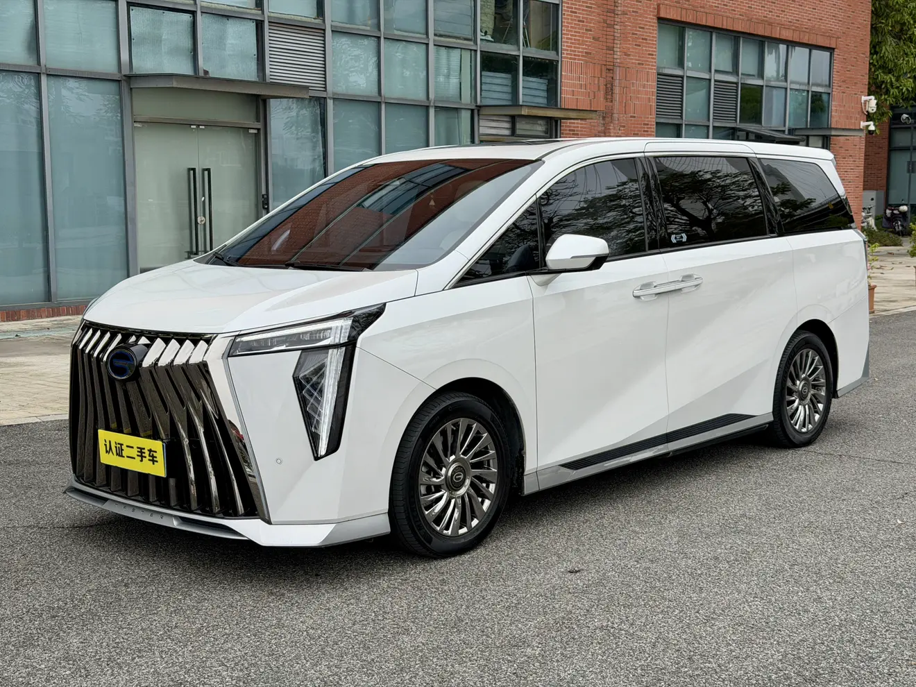 GAC Trumpchi M8  из Китая