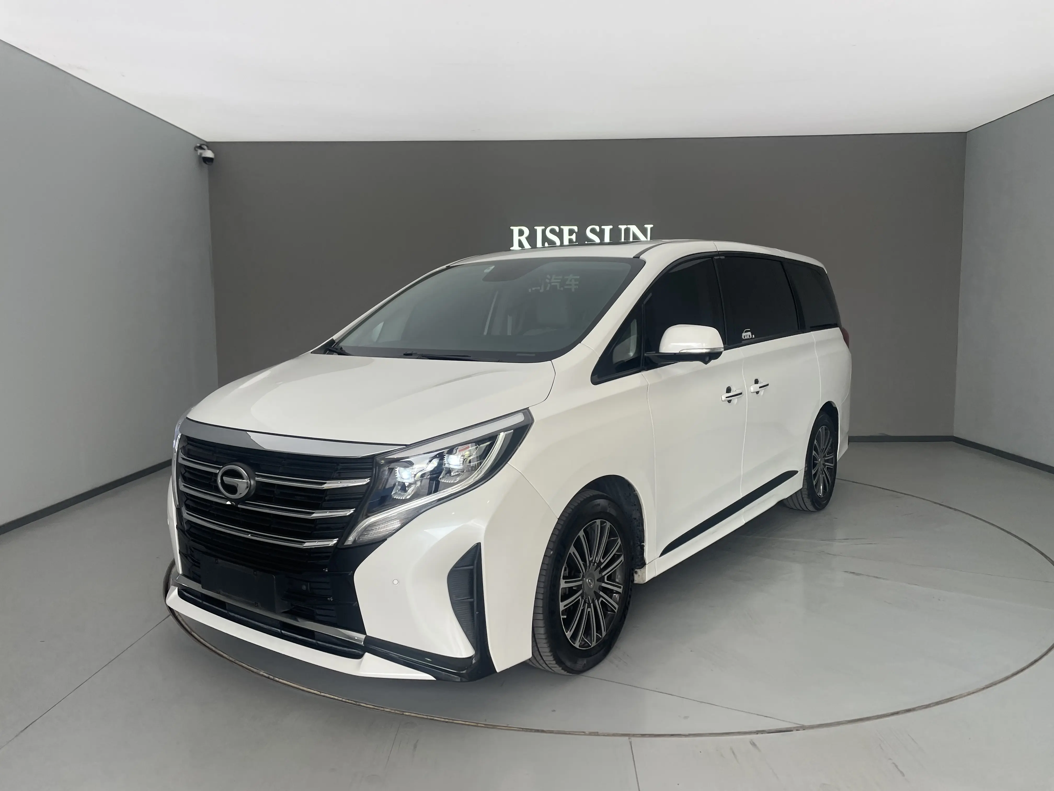 GAC Trumpchi M8  из Китая