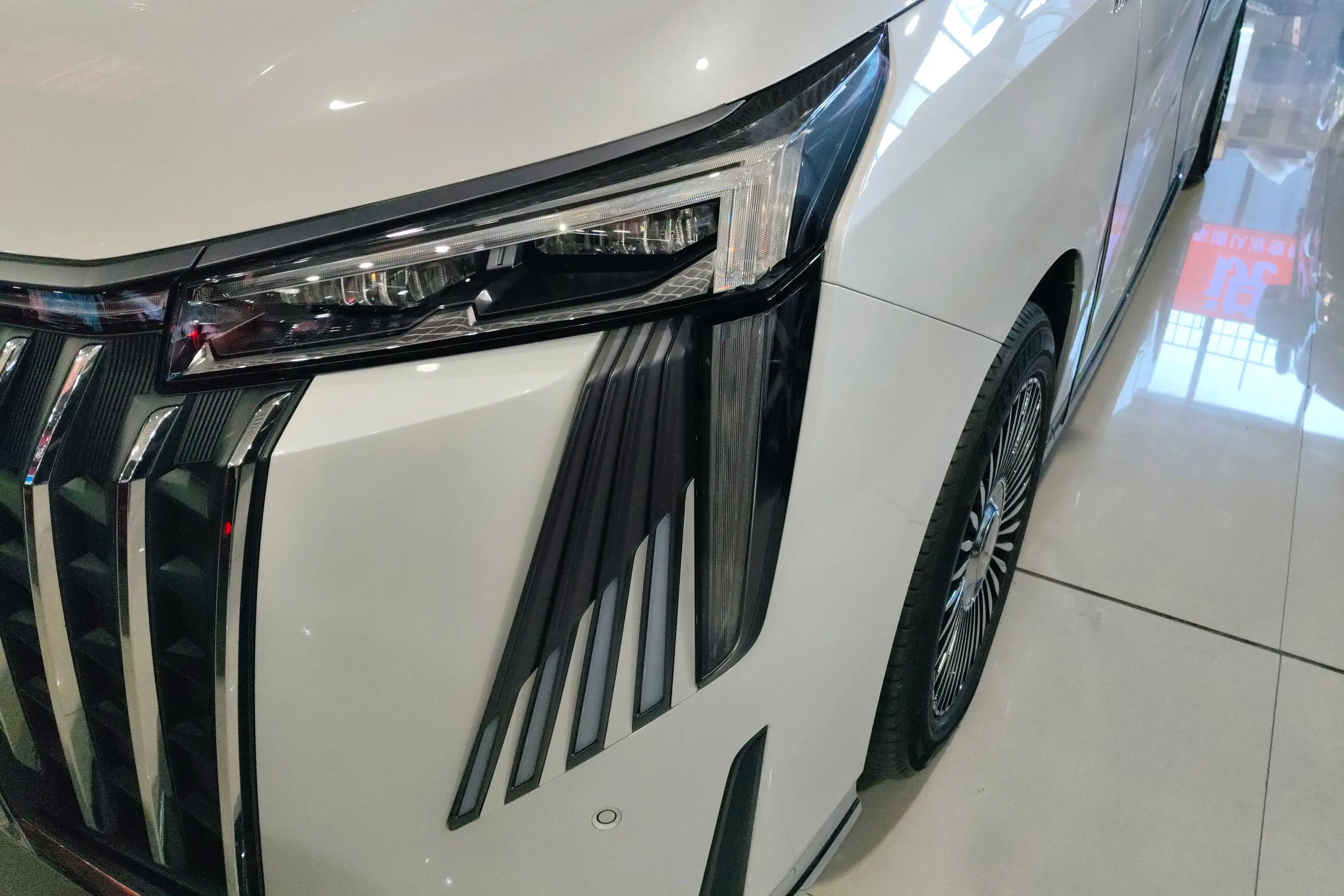 GAC Trumpchi M8  из Китая