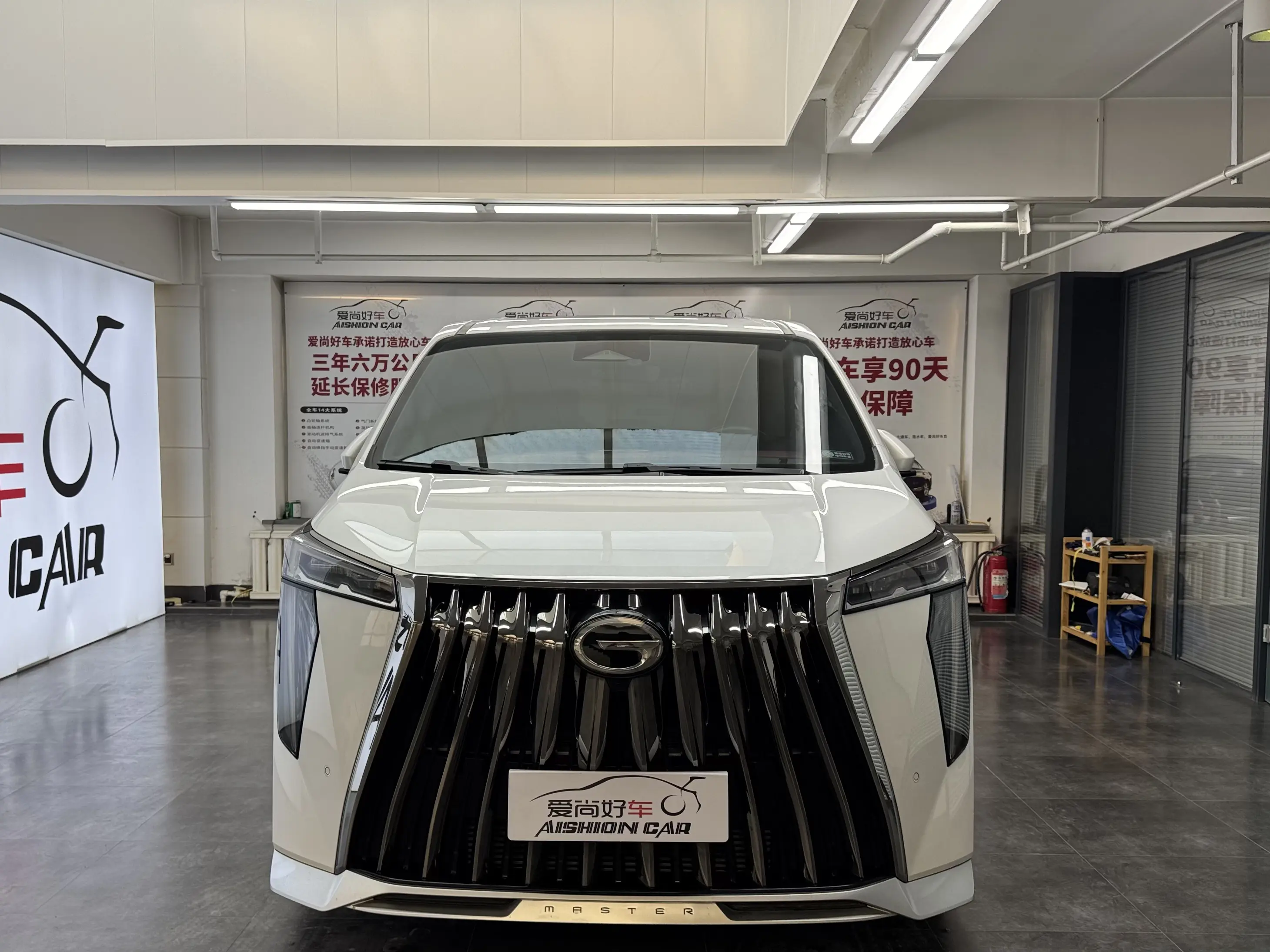 GAC Trumpchi M8  из Китая