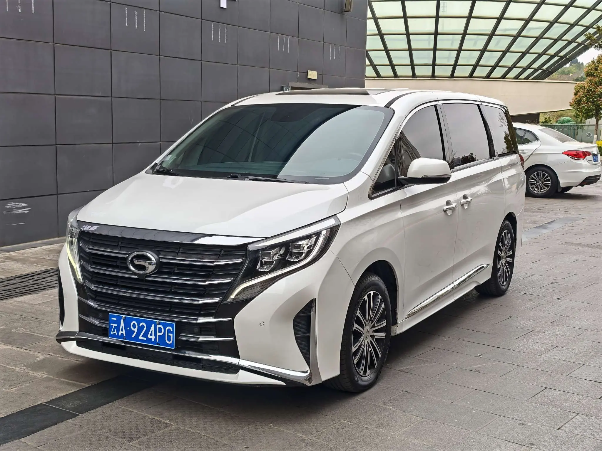 GAC Trumpchi M8  из Китая