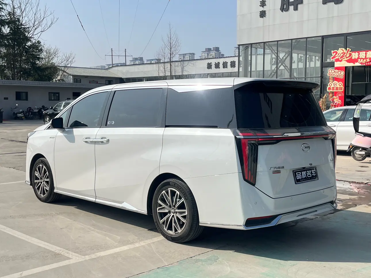 GAC Trumpchi M8  из Китая