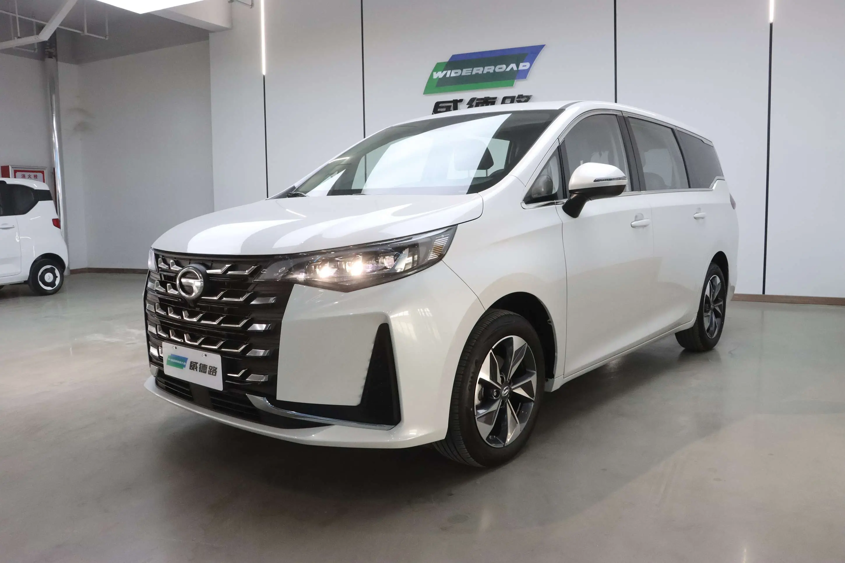 GAC Trumpchi M6  из Китая