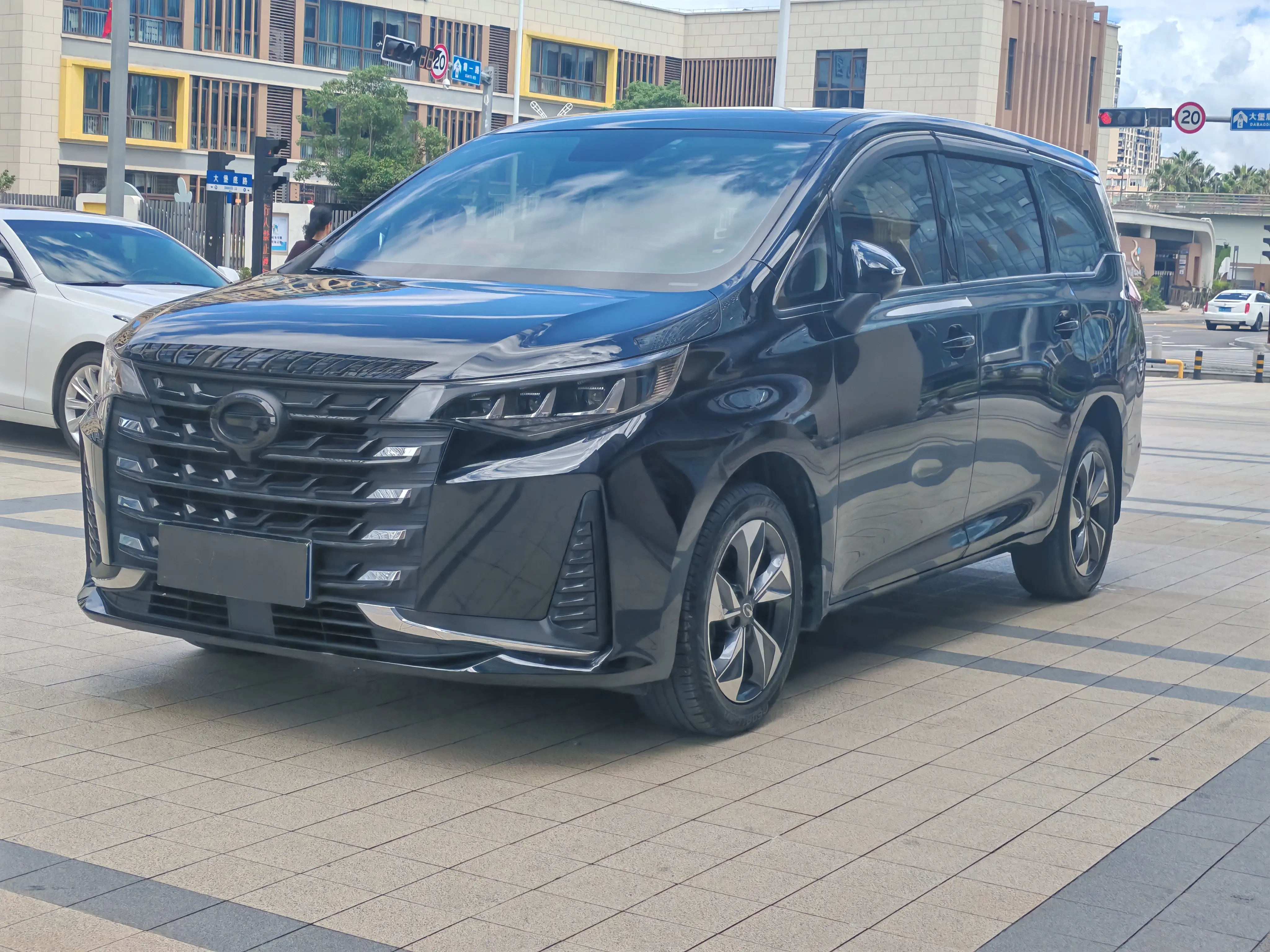 GAC Trumpchi M6  из Китая