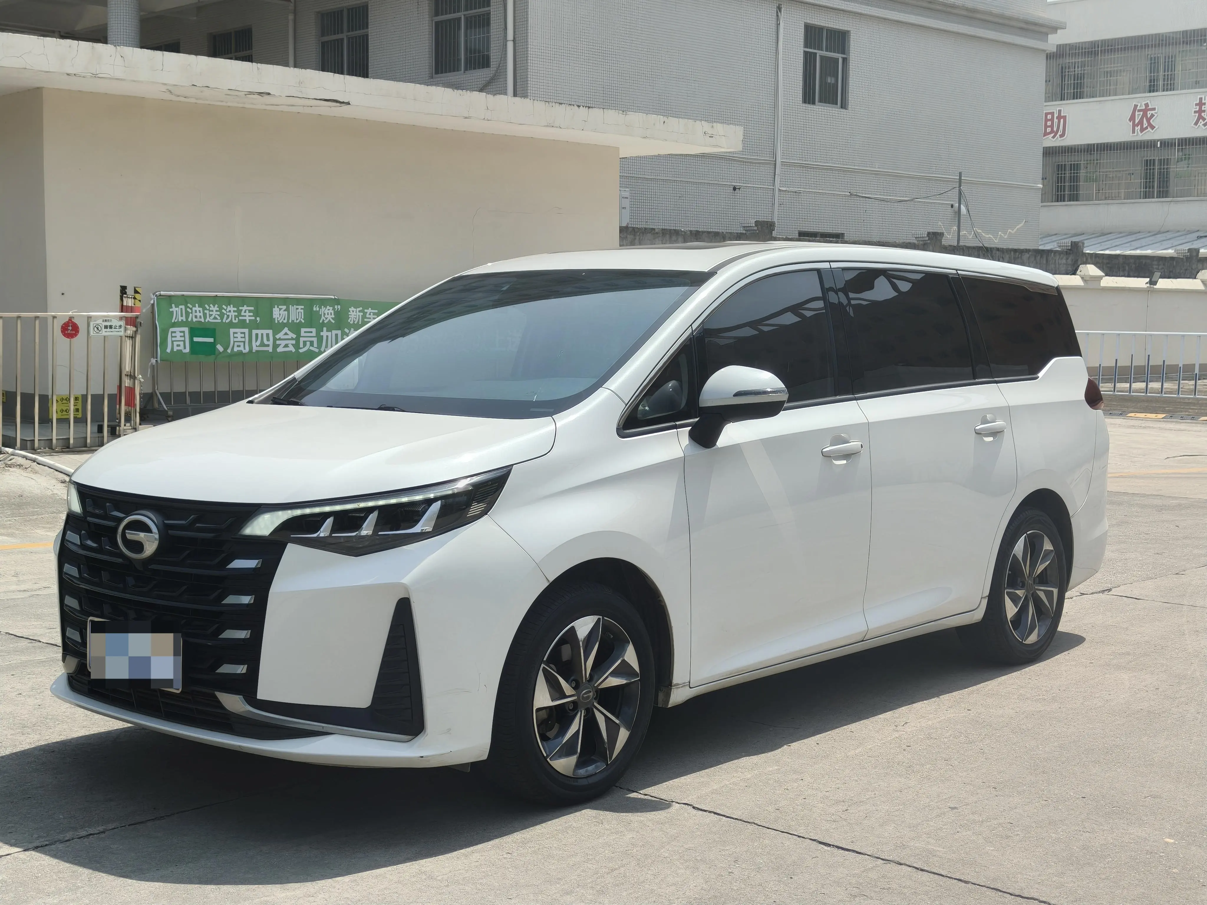 GAC Trumpchi M6  из Китая