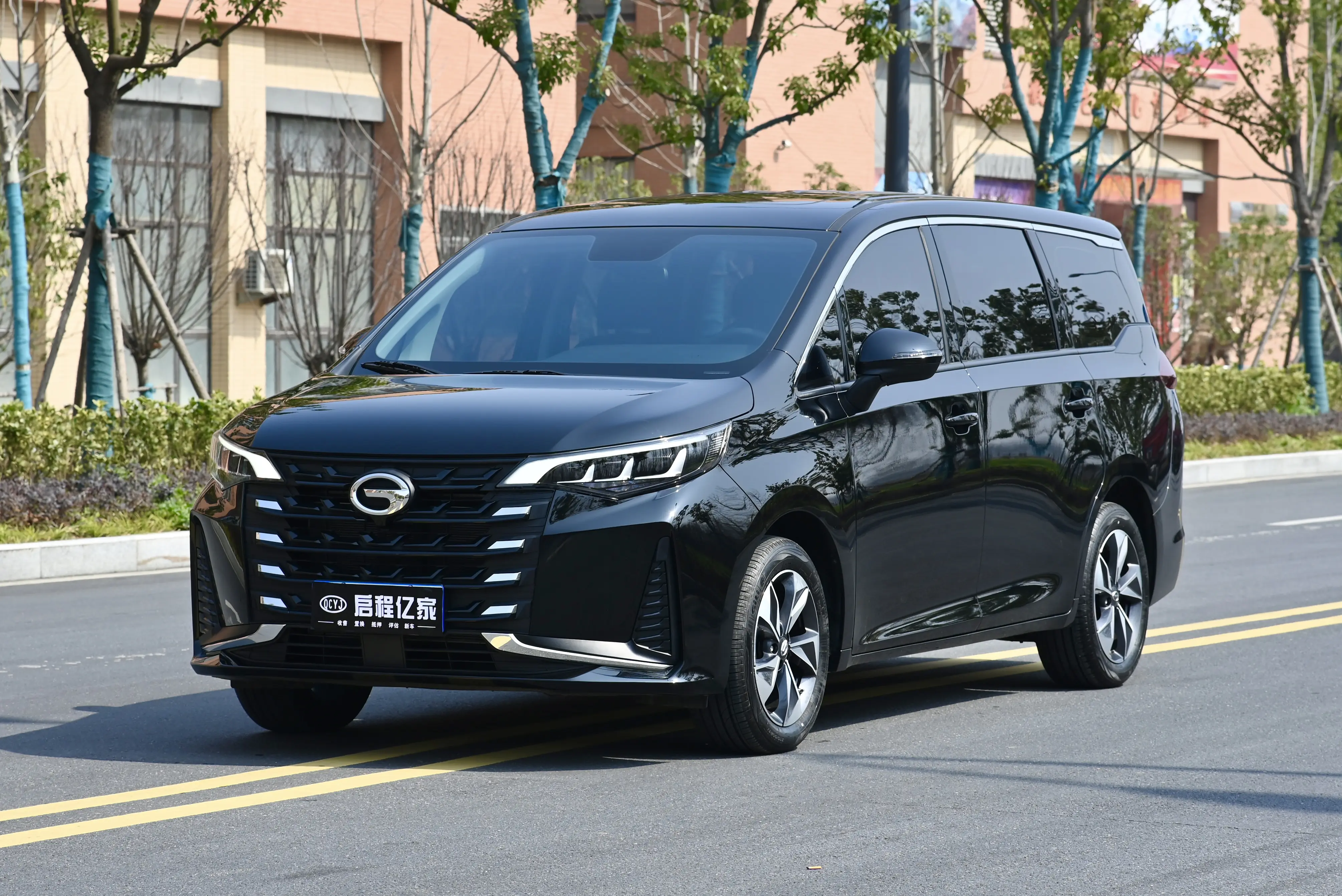 GAC Trumpchi M6  из Китая