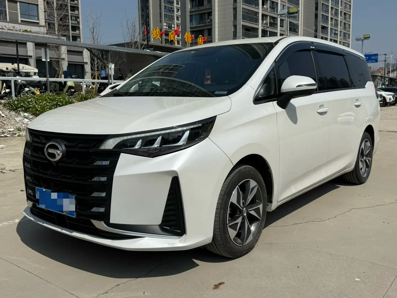 GAC Trumpchi M6  из Китая