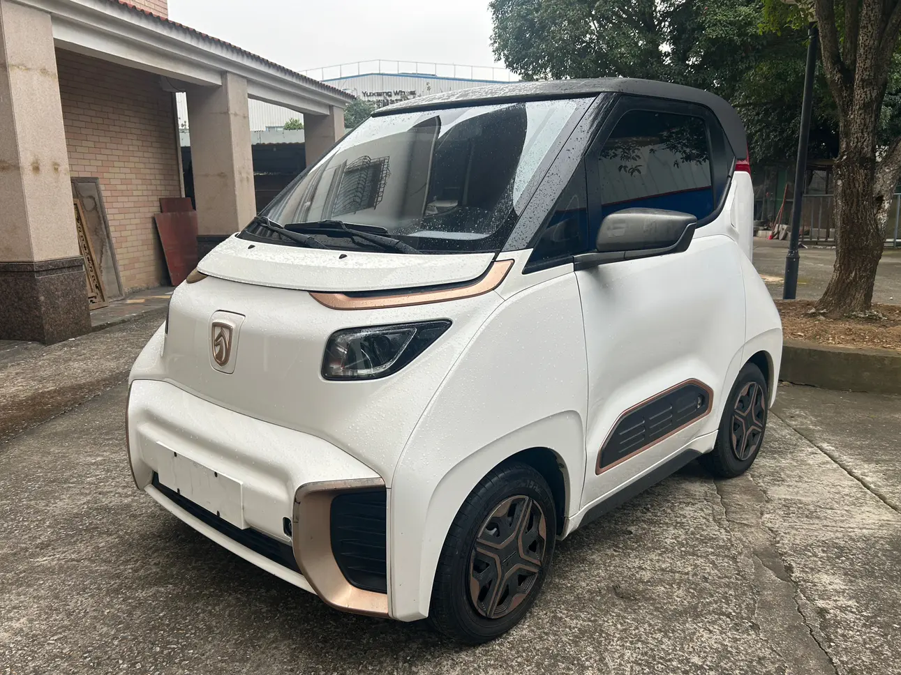 Baojun E200  из Китая