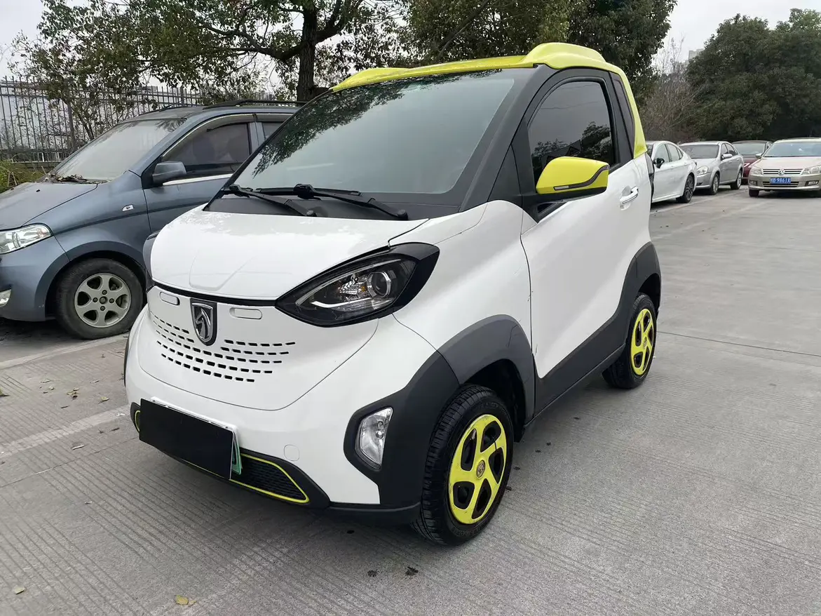 Baojun E100  из Китая