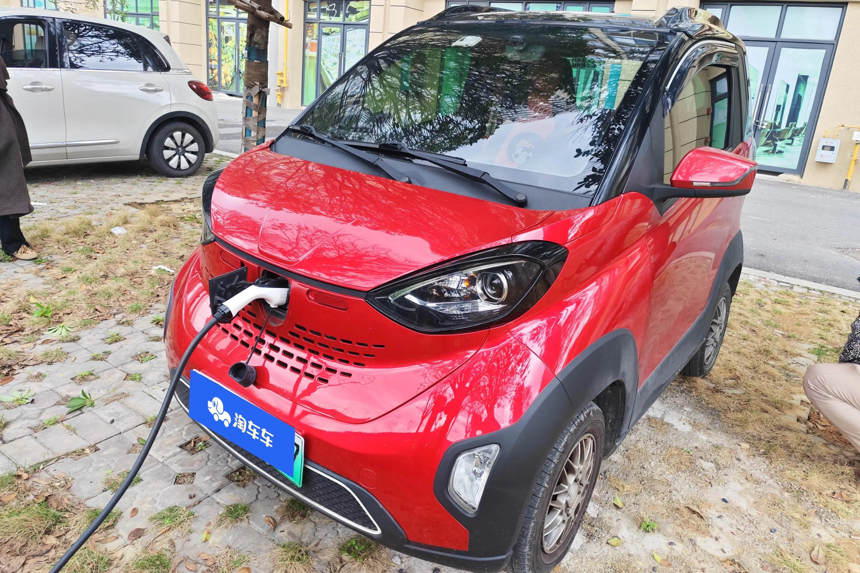 Baojun E100  из Китая