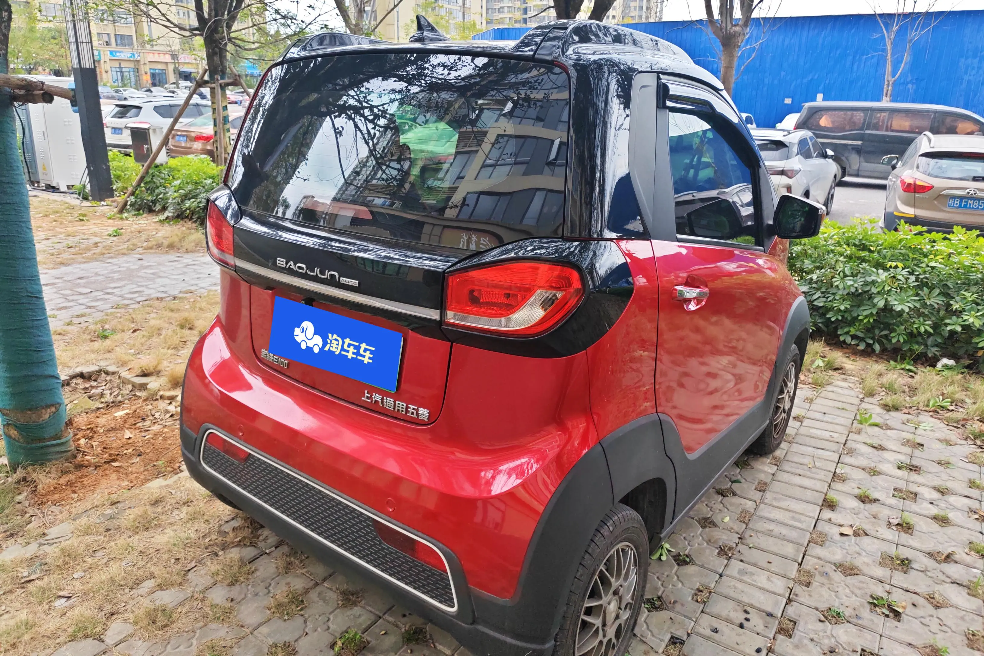 Baojun E100  из Китая