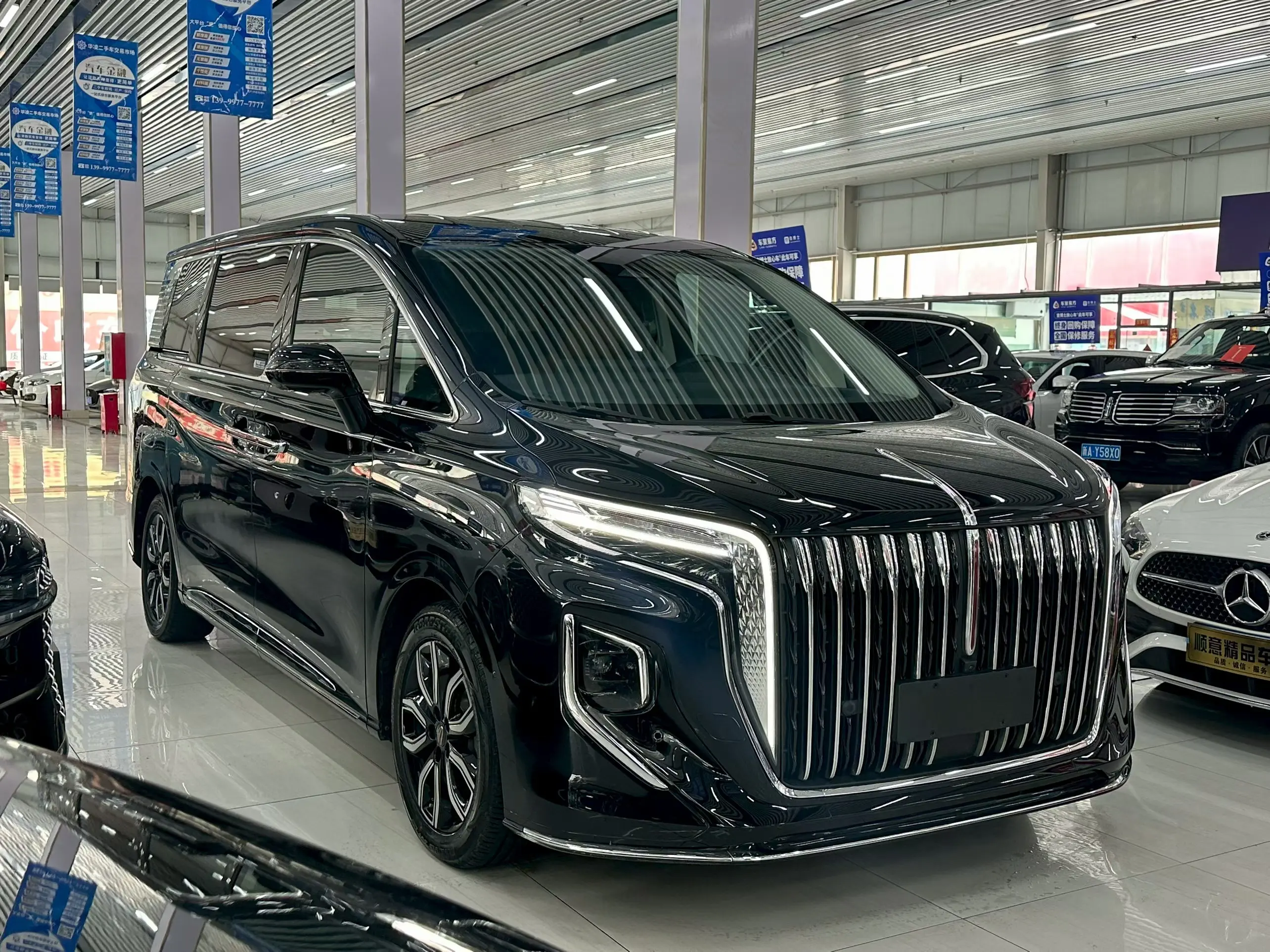 Hongqi HQ9  из Китая
