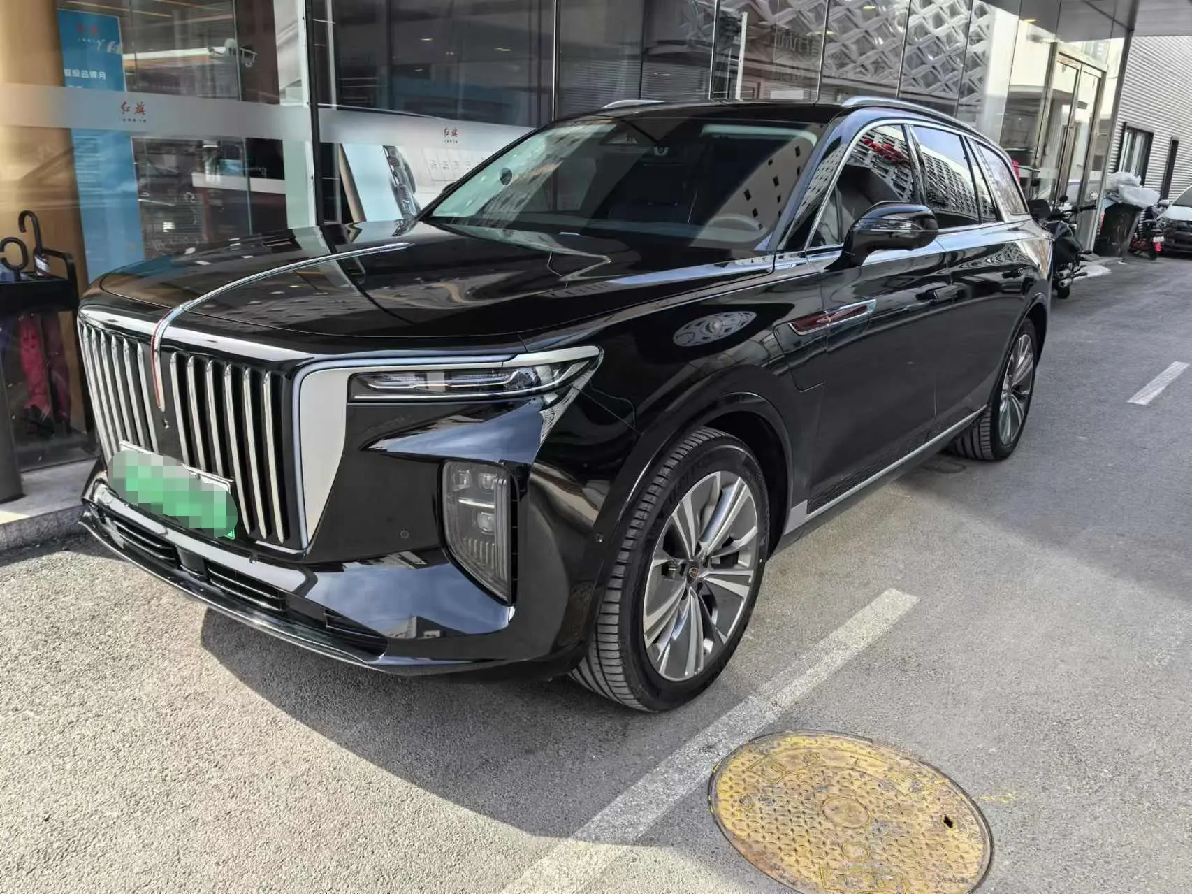Hongqi E-HS9  из Китая