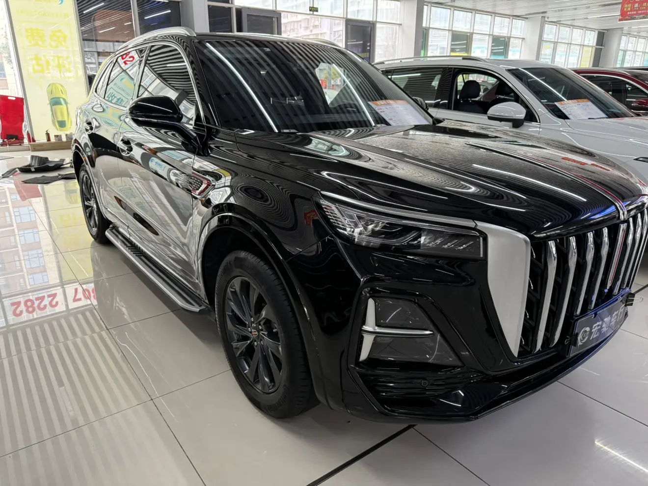 Hongqi HS5  из Китая