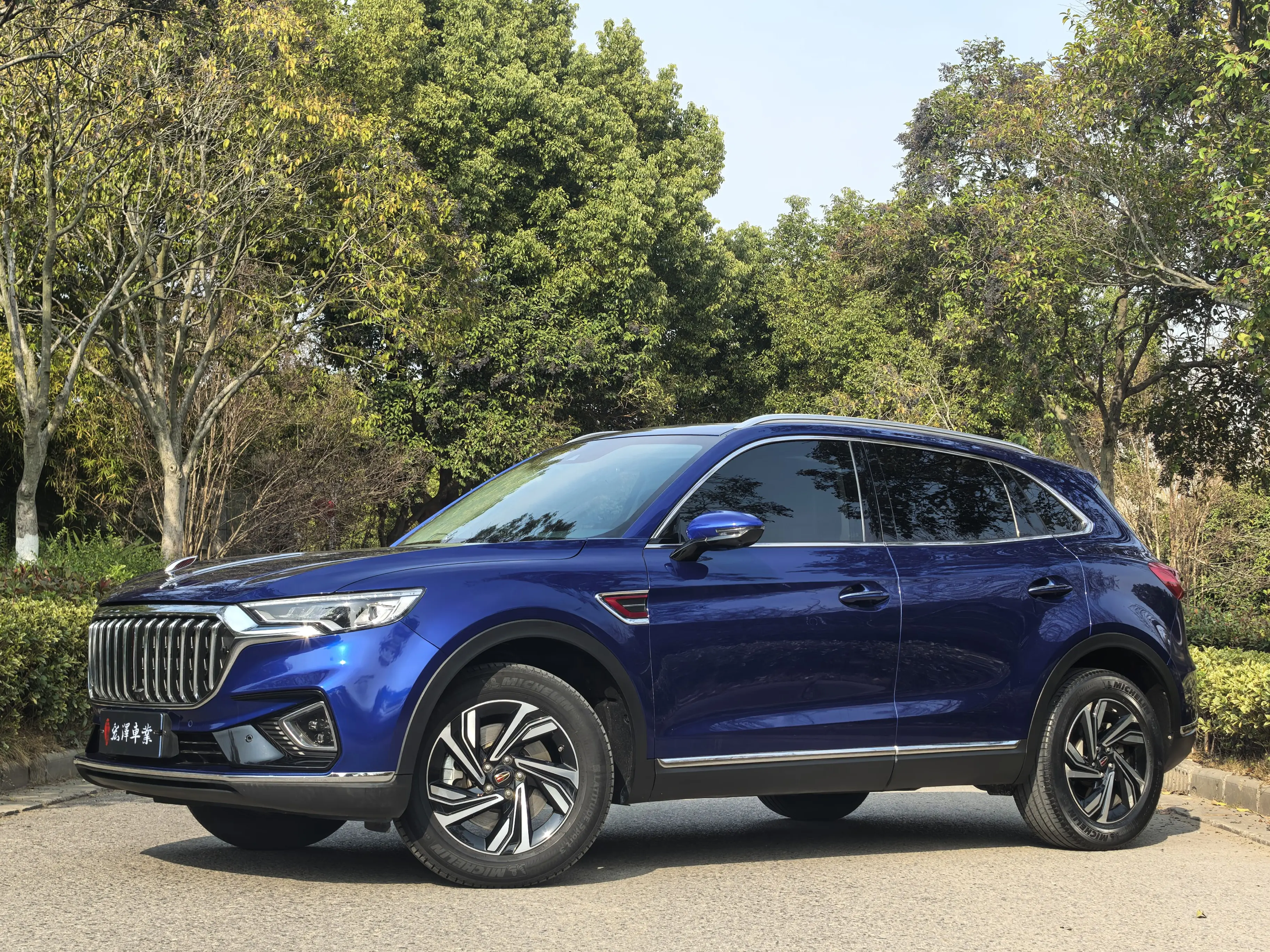 Hongqi HS5  из Китая