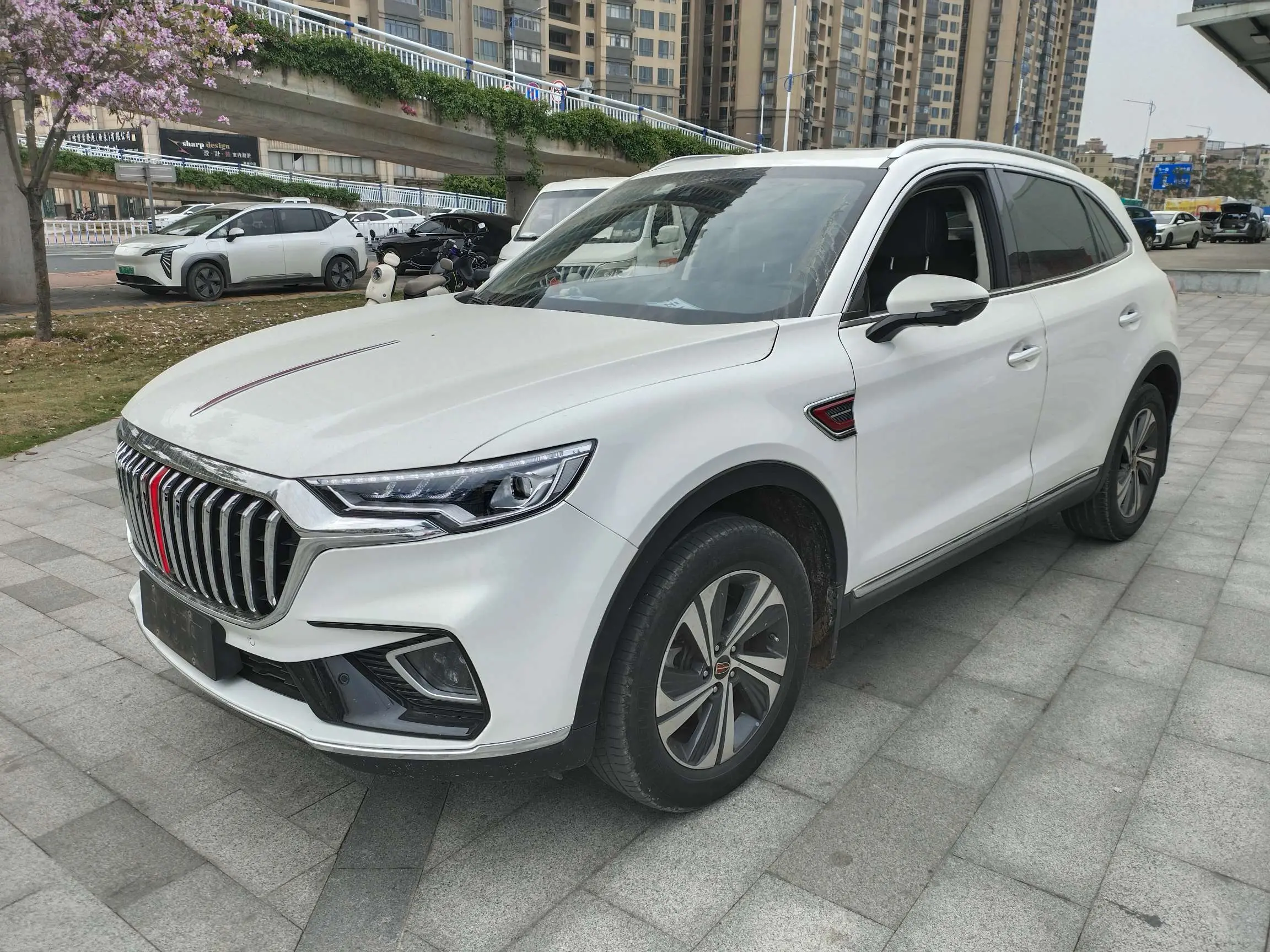 Hongqi HS5  из Китая