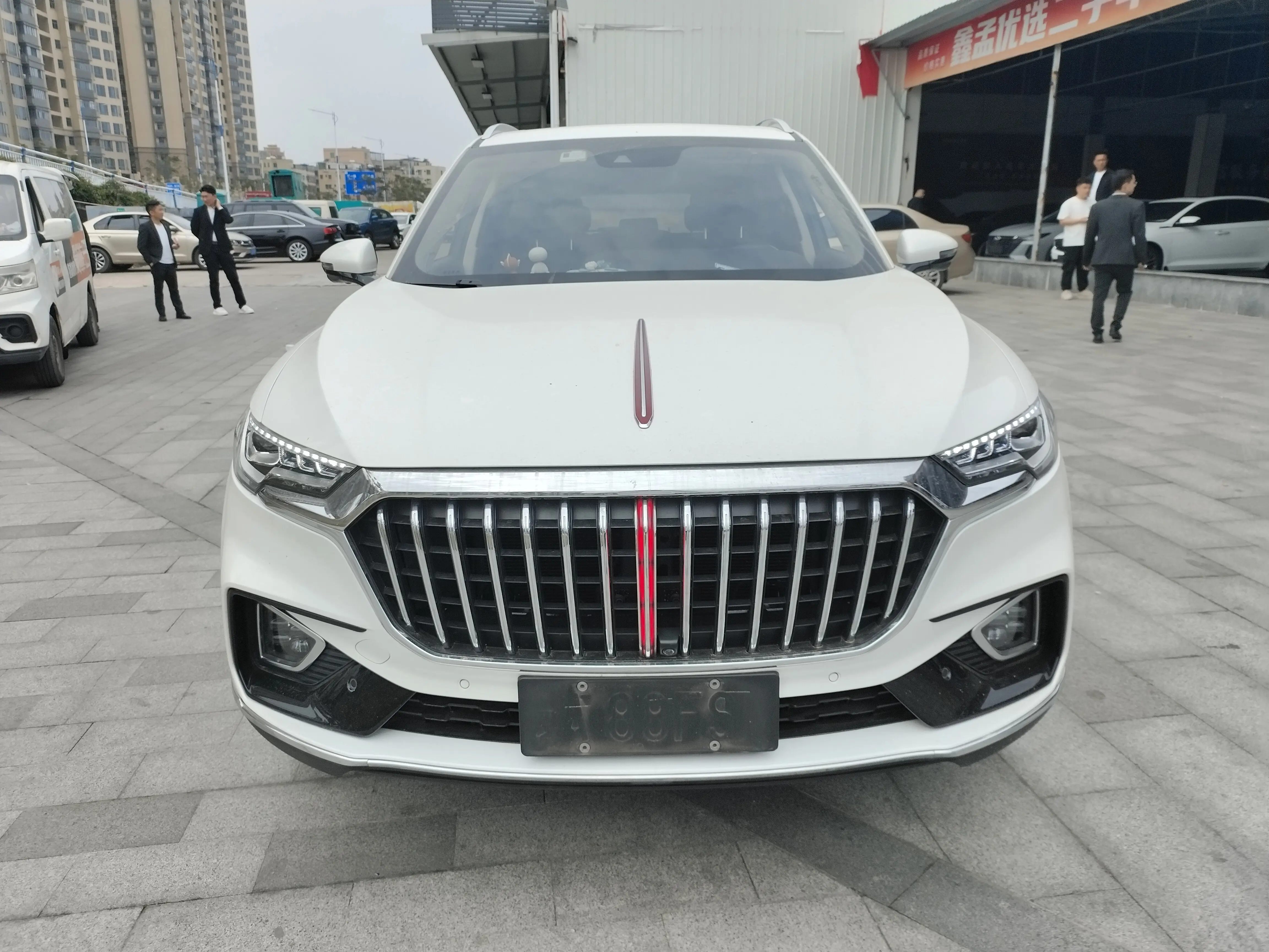 Hongqi HS5  из Китая