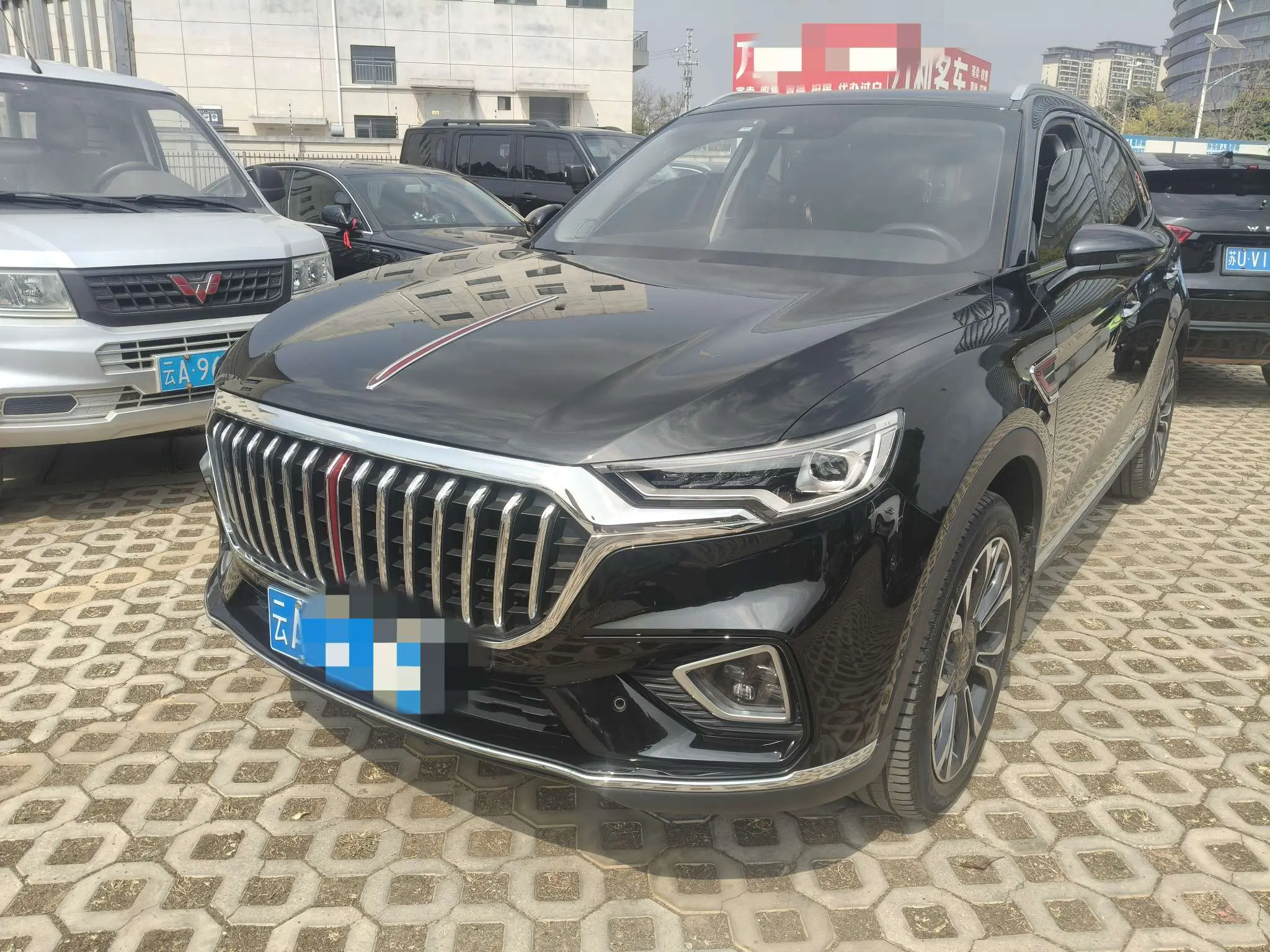 Hongqi HS5  из Китая