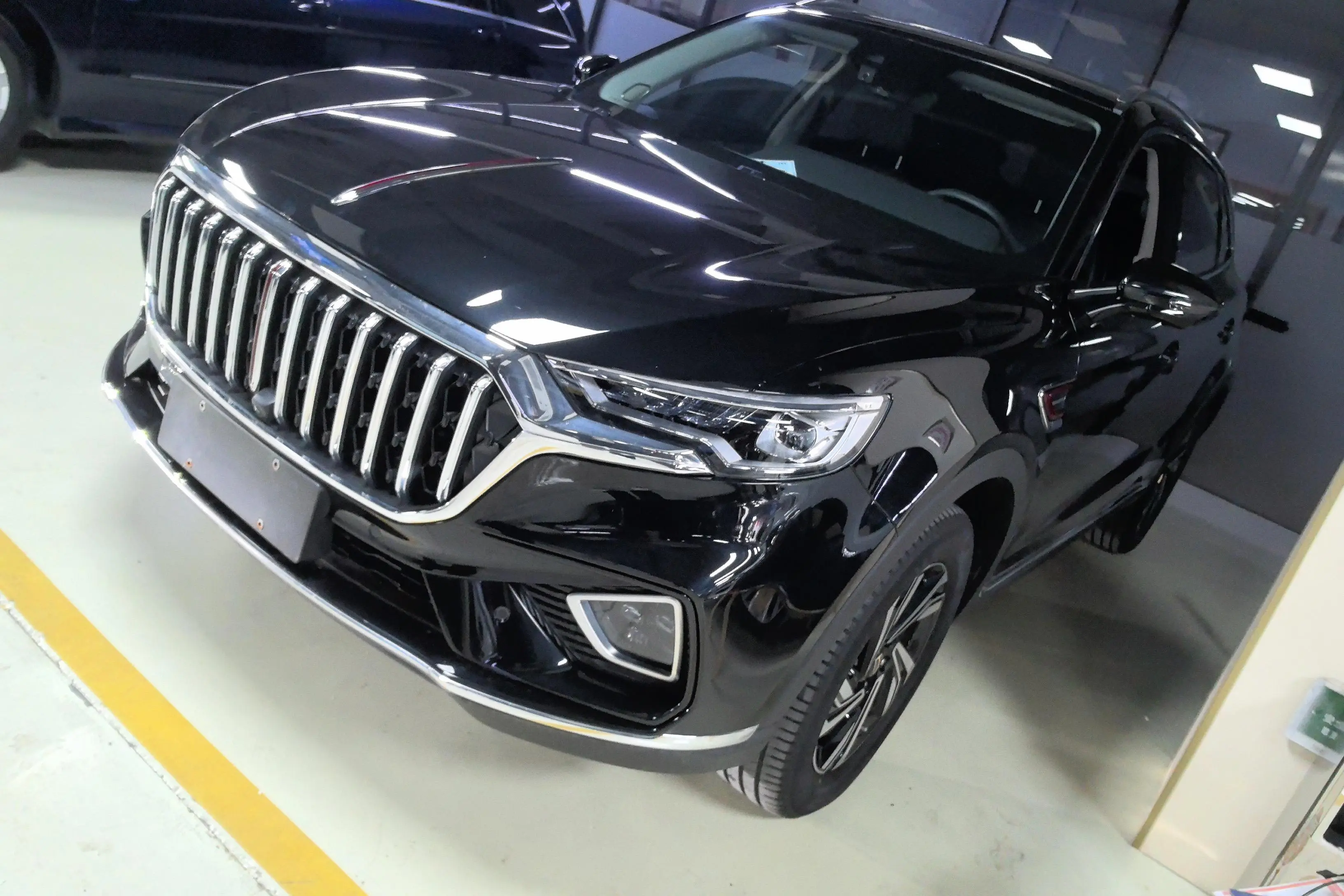 Hongqi HS5  из Китая