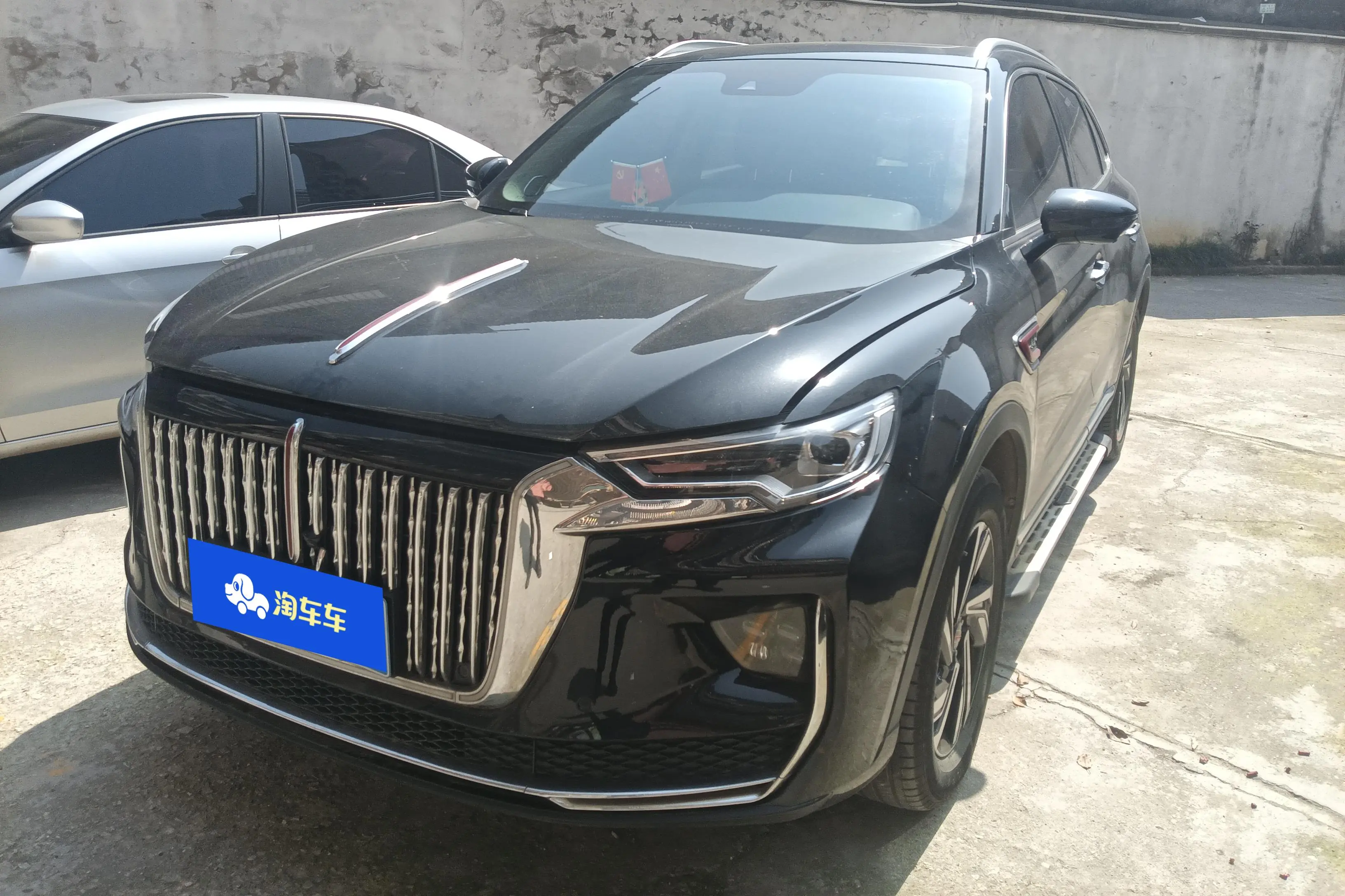 Hongqi HS5  из Китая