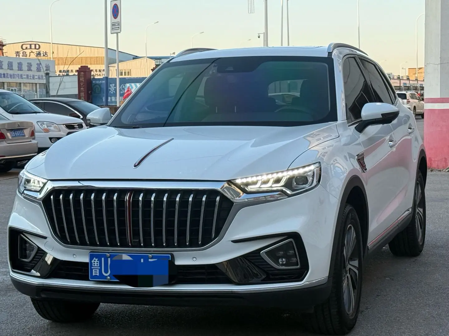 Hongqi HS5  из Китая