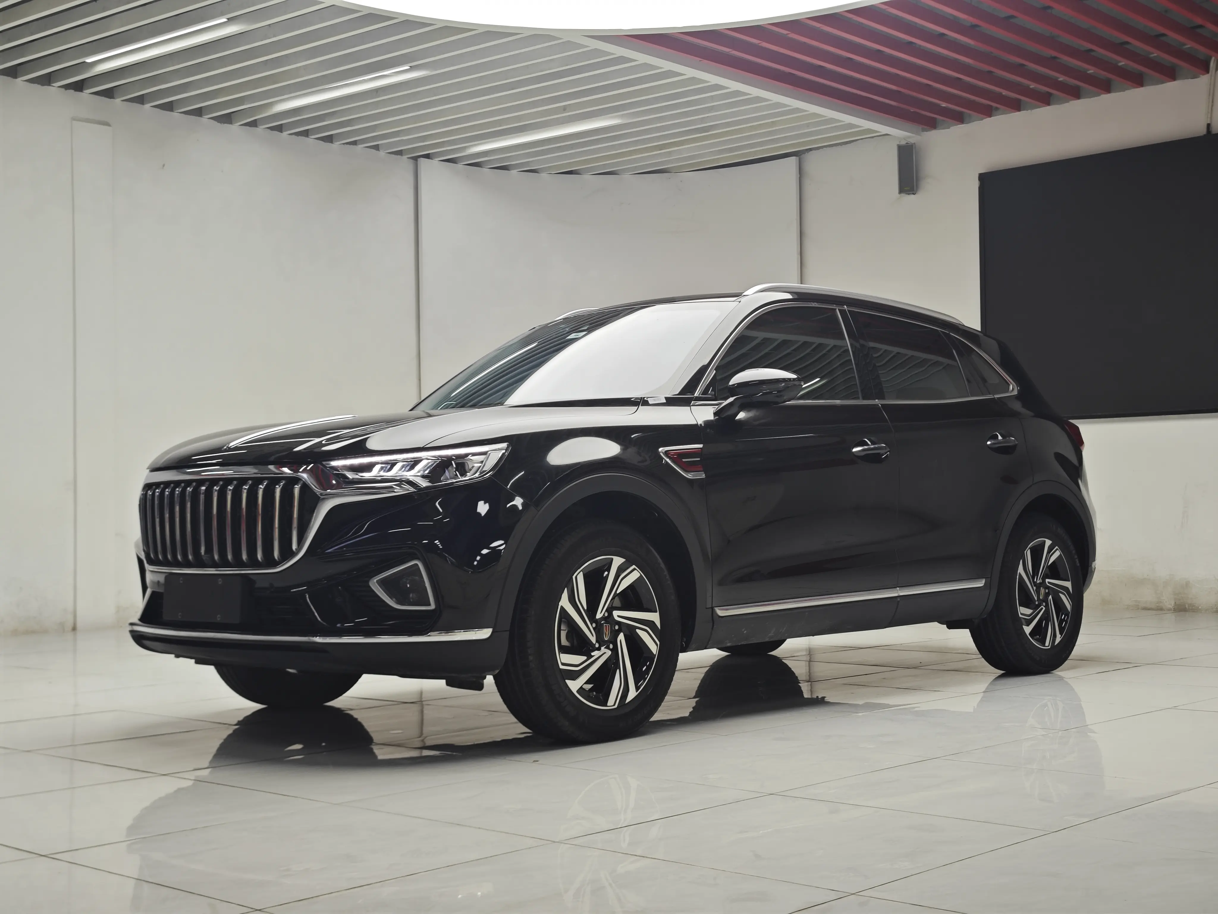 Hongqi HS5  из Китая