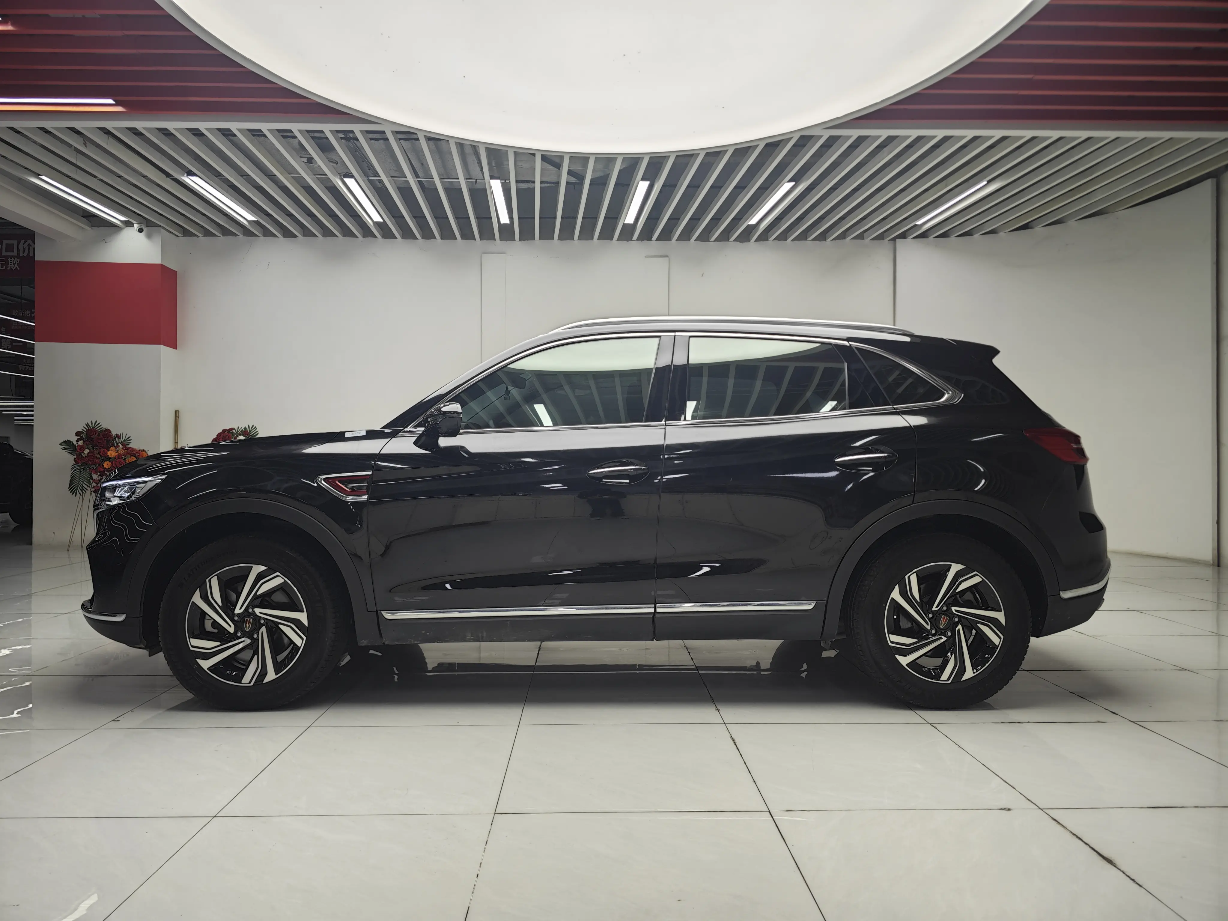 Hongqi HS5  из Китая