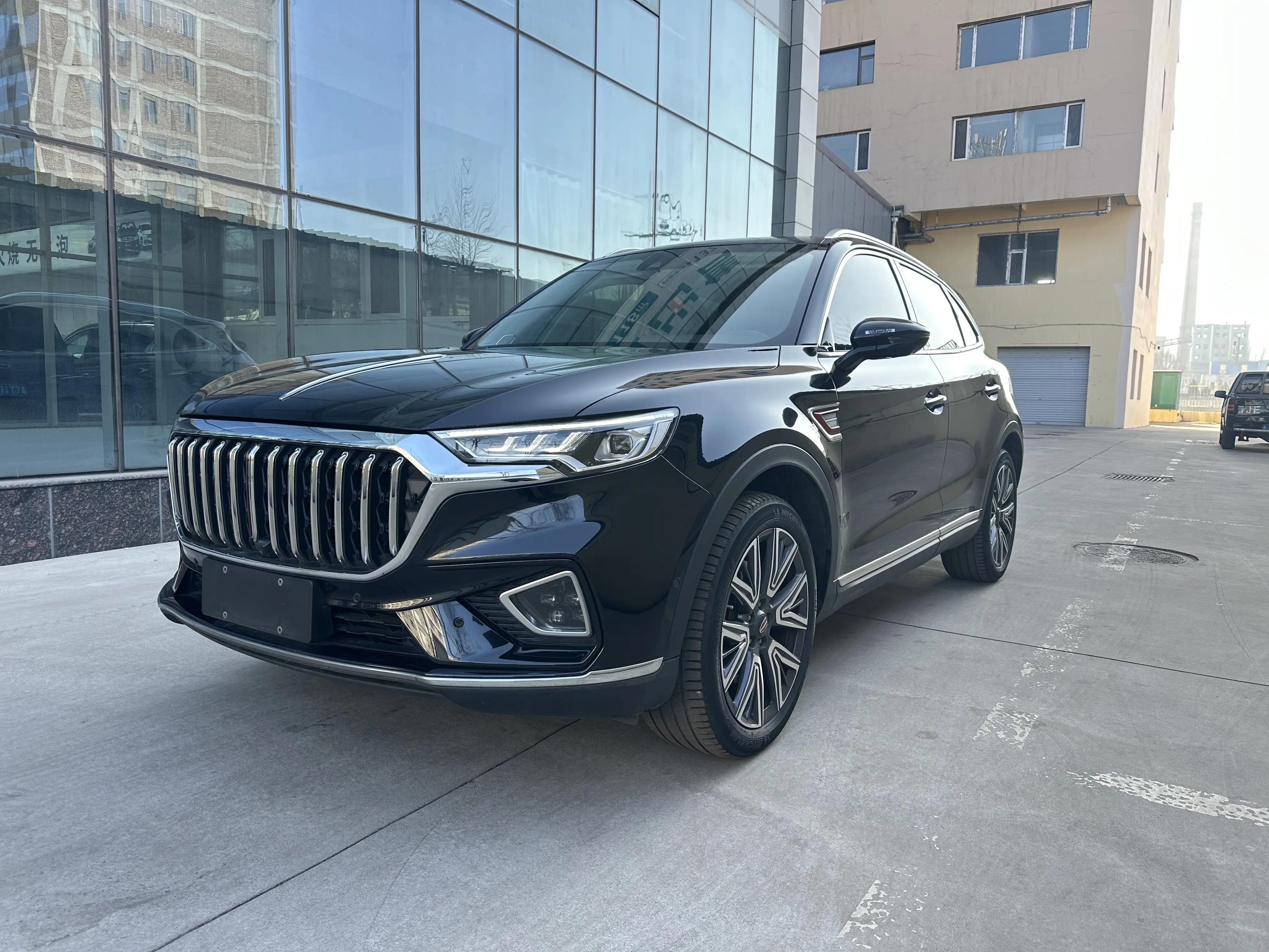 Hongqi HS5  из Китая