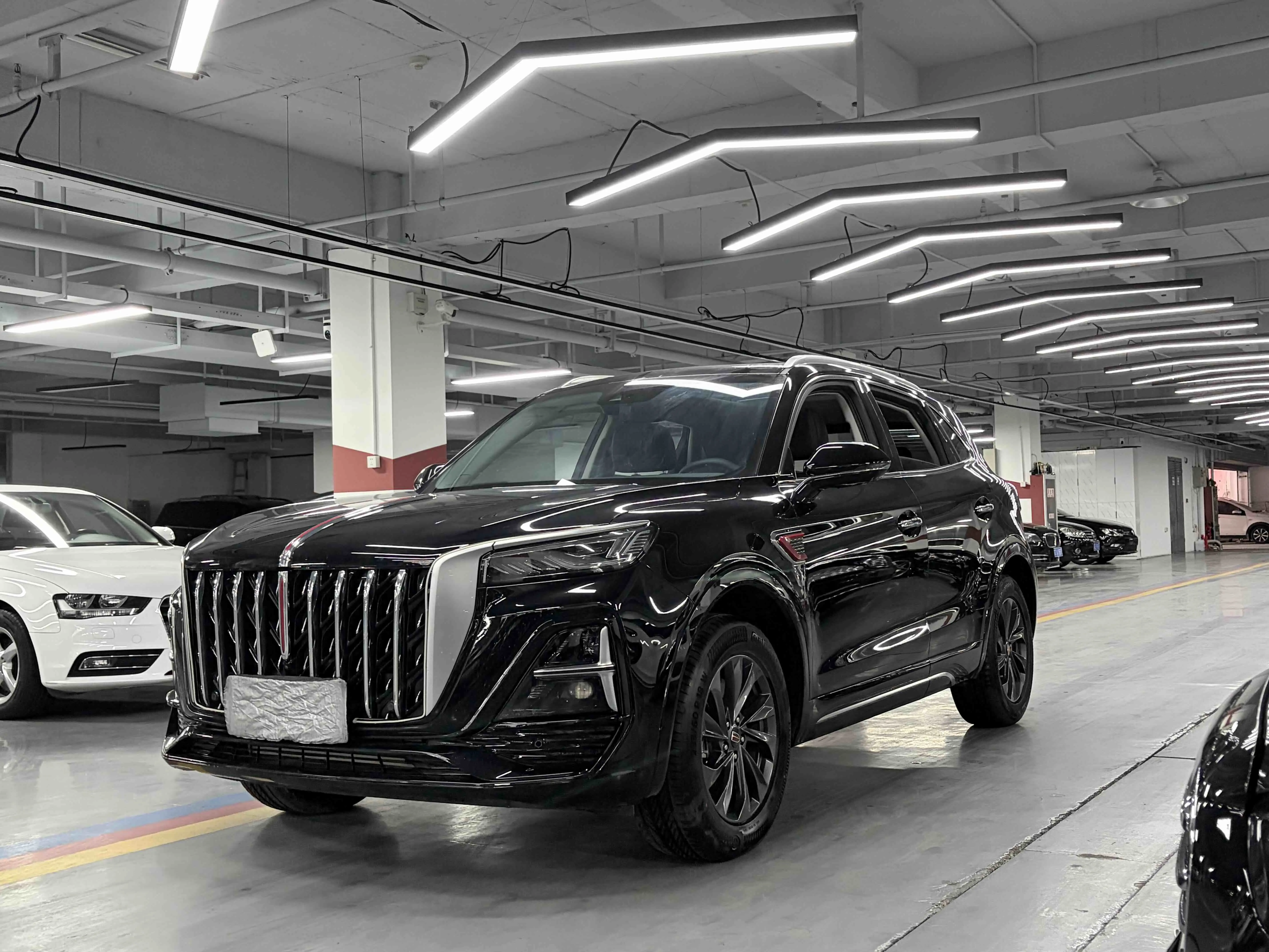 Hongqi HS5  из Китая