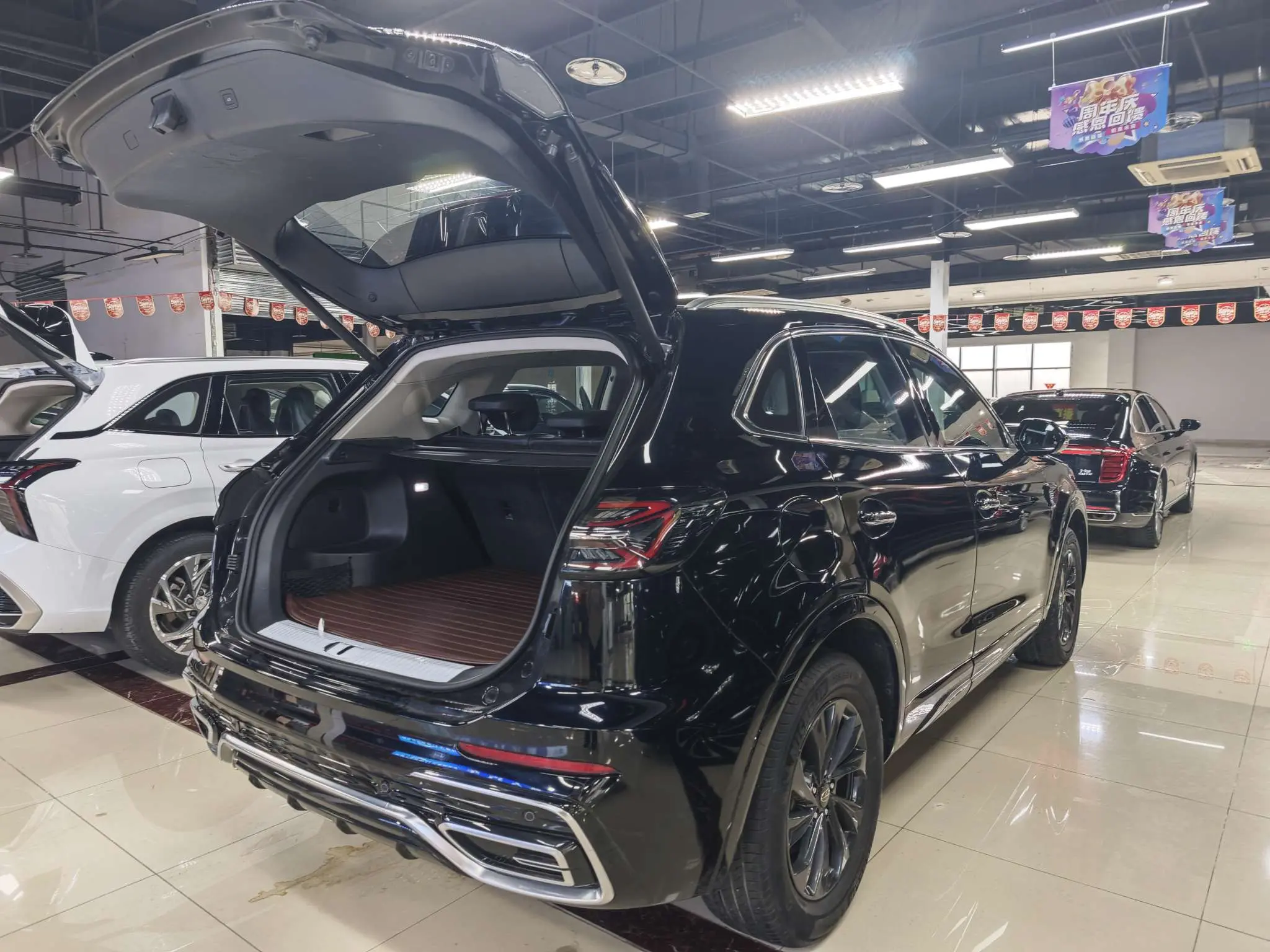 Hongqi HS5  из Китая