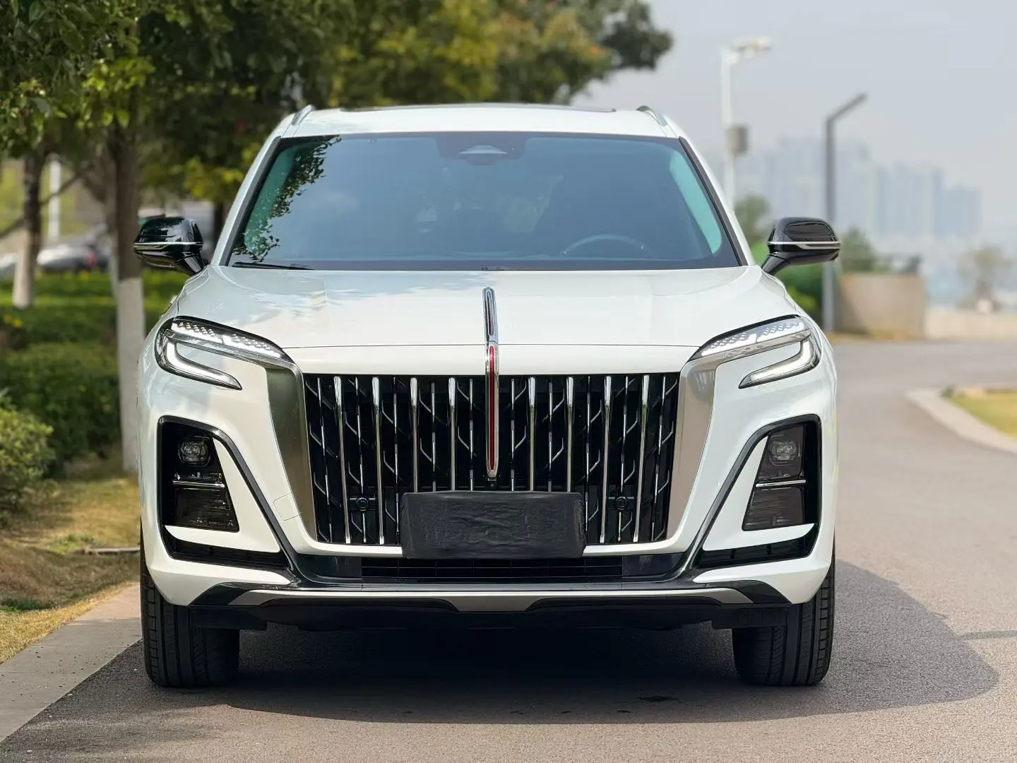 Hongqi HS3  из Китая