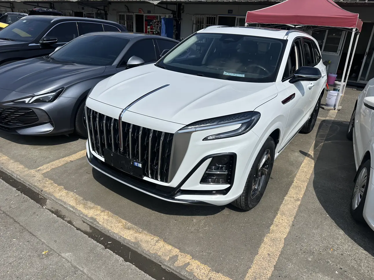 Hongqi HS3  из Китая