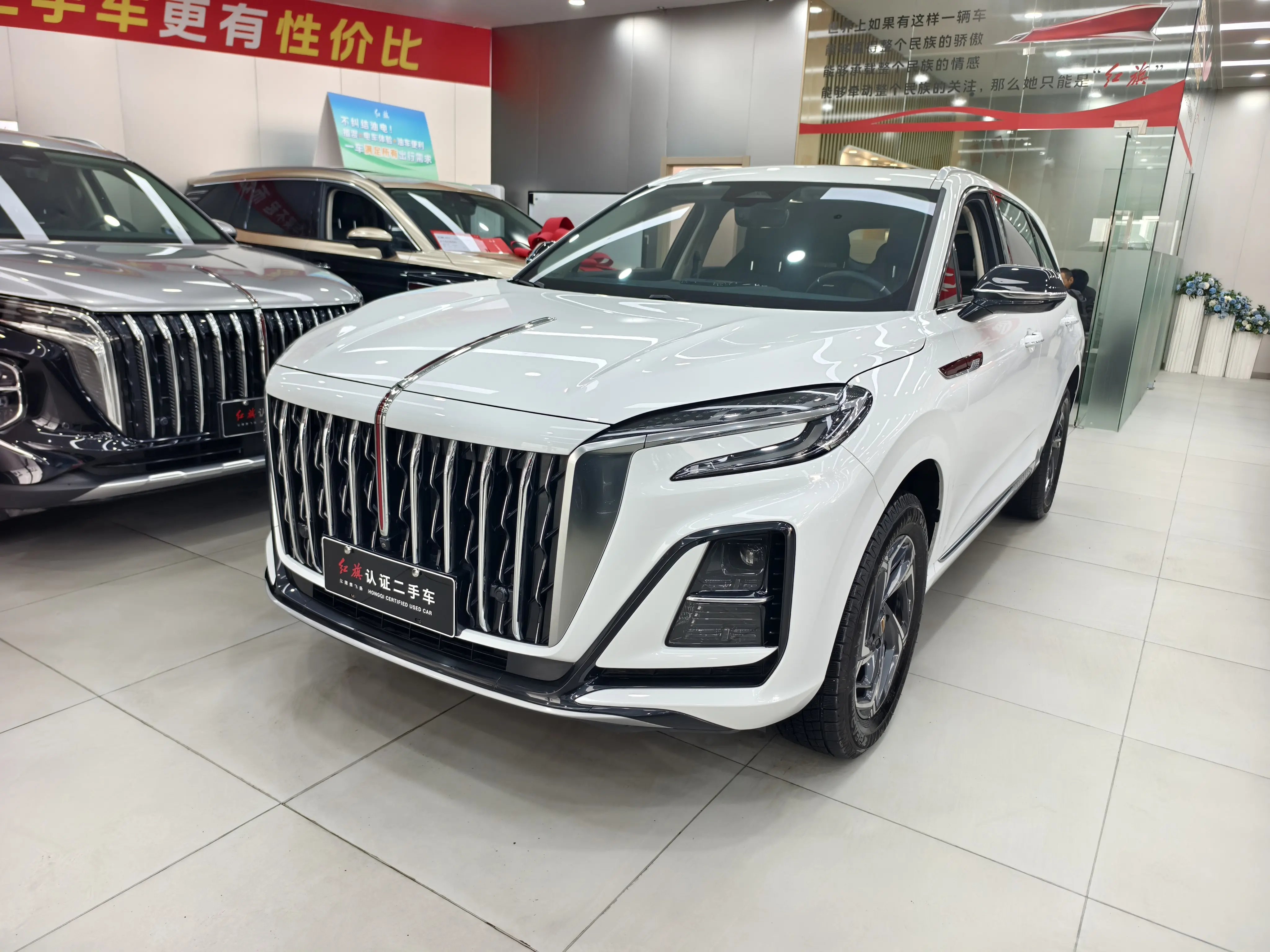 Hongqi HS3  из Китая