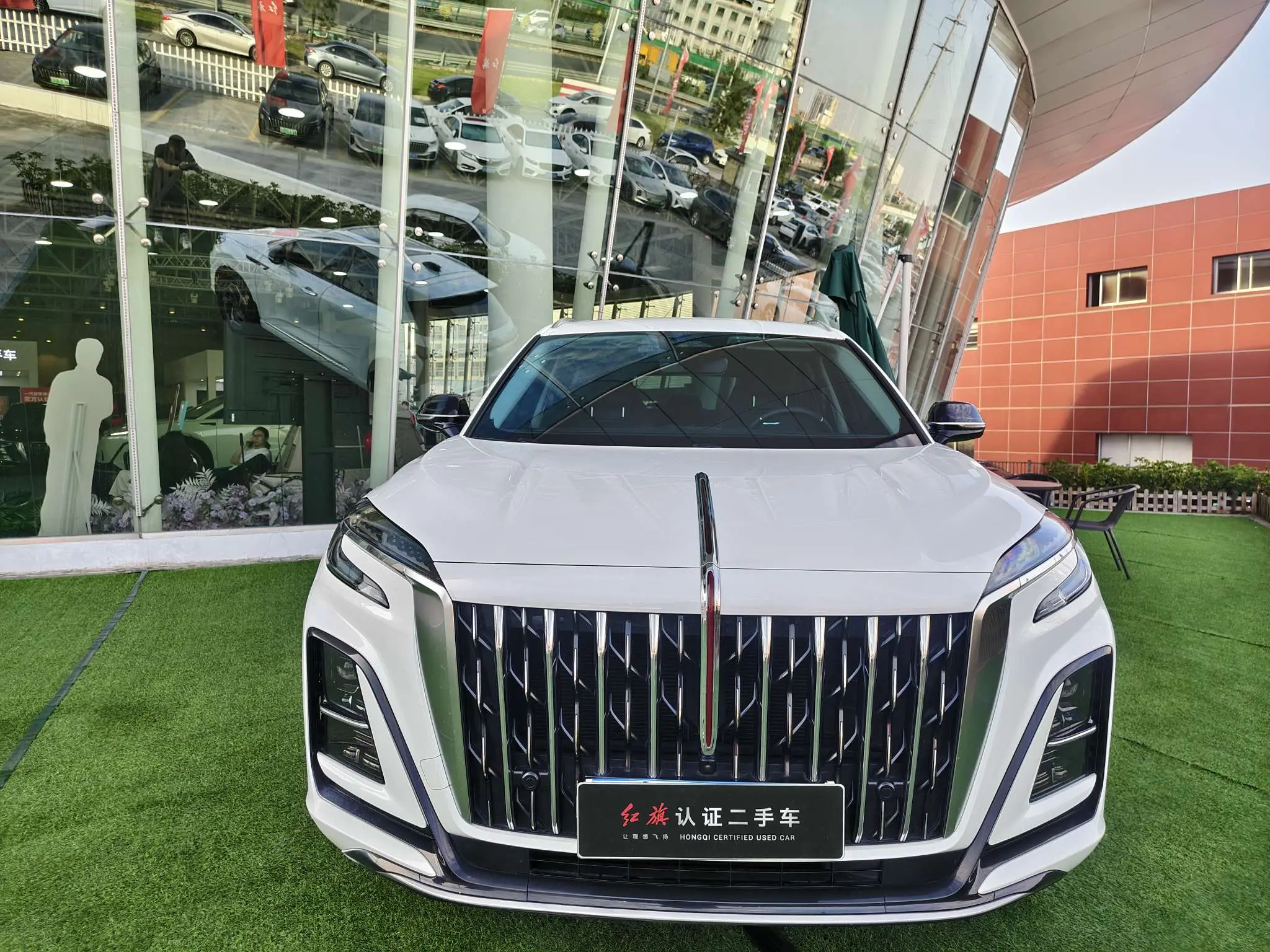 Hongqi HS3  из Китая