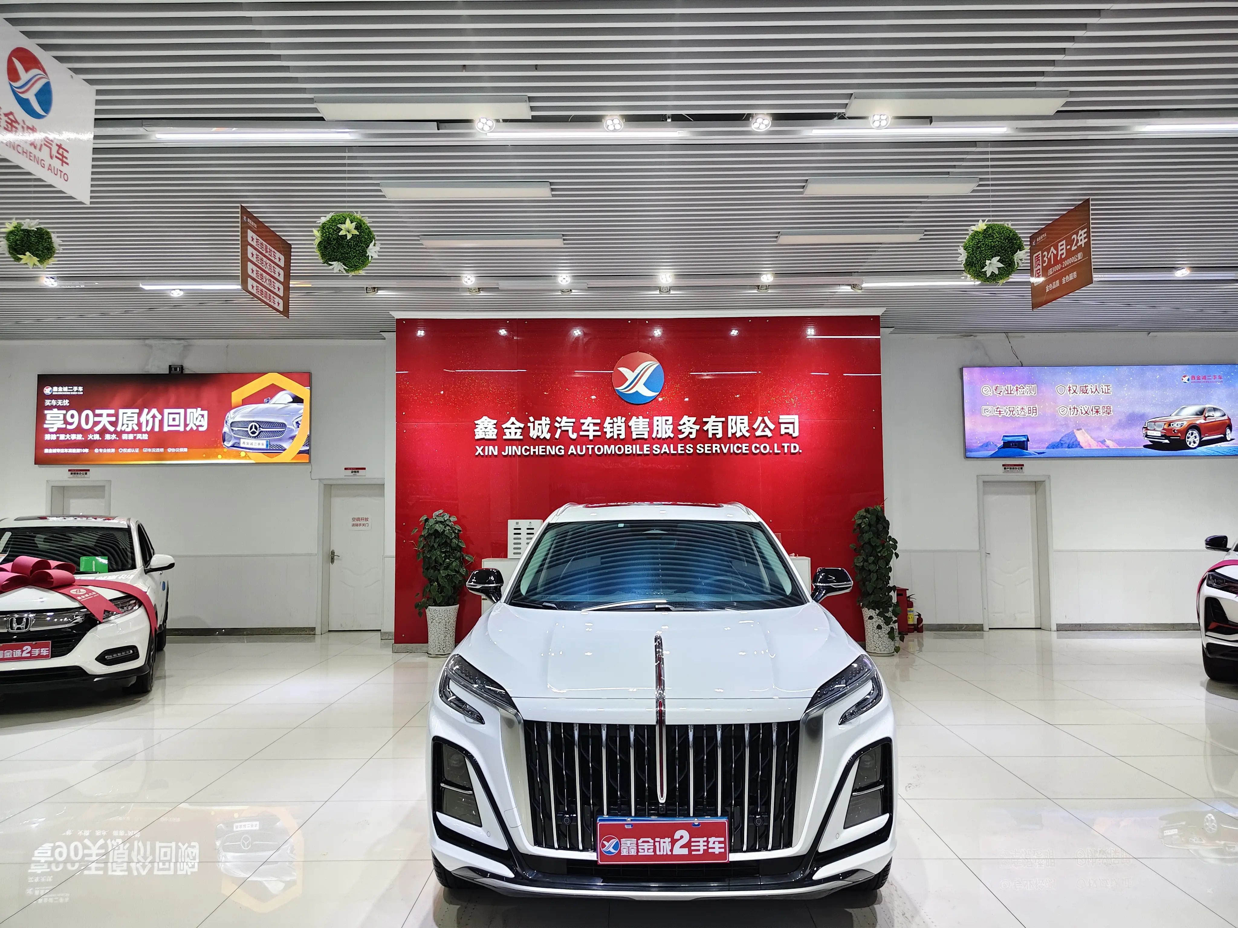Hongqi HS3  из Китая