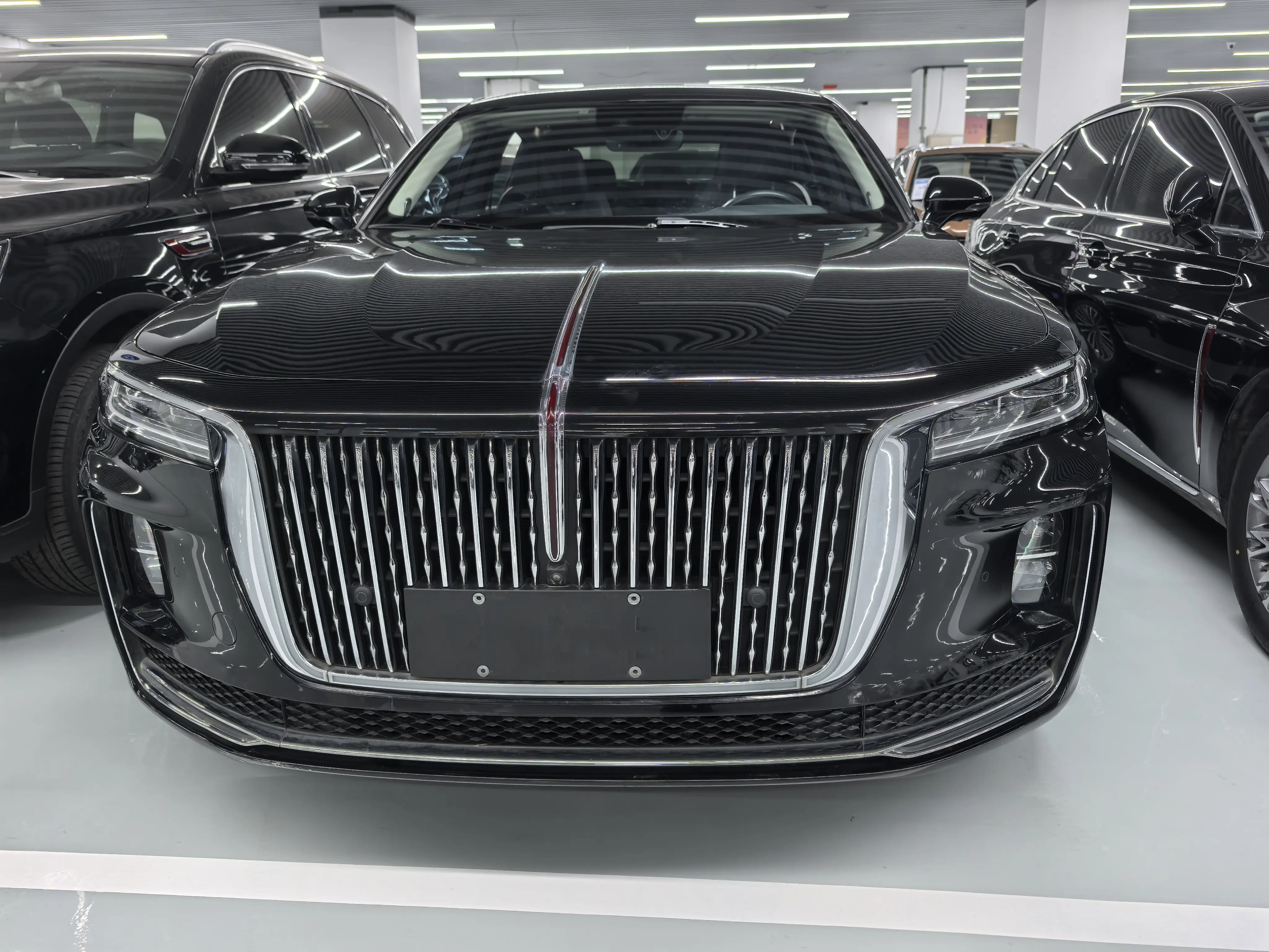 Hongqi H9  из Китая