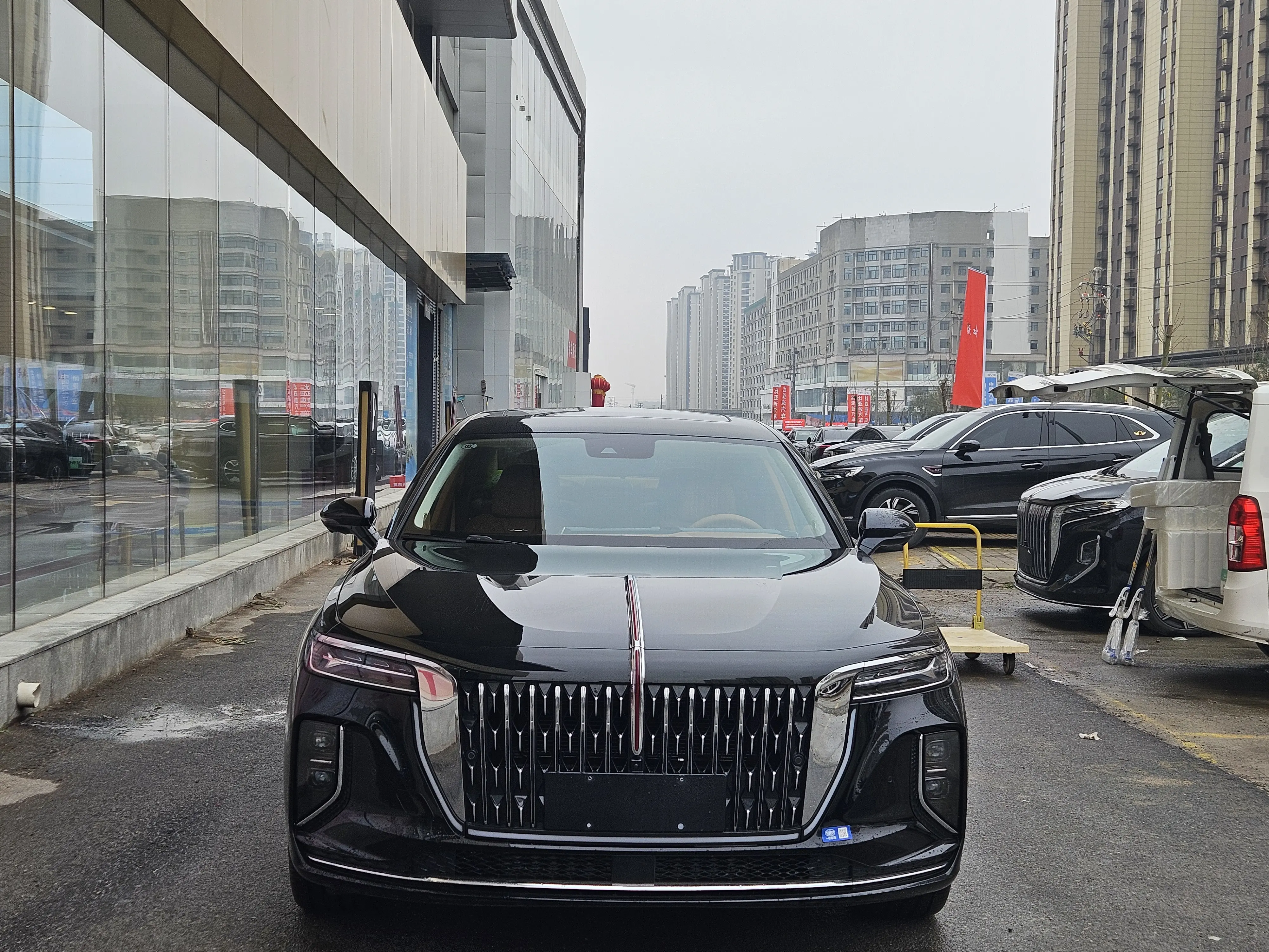 Hongqi H9  из Китая