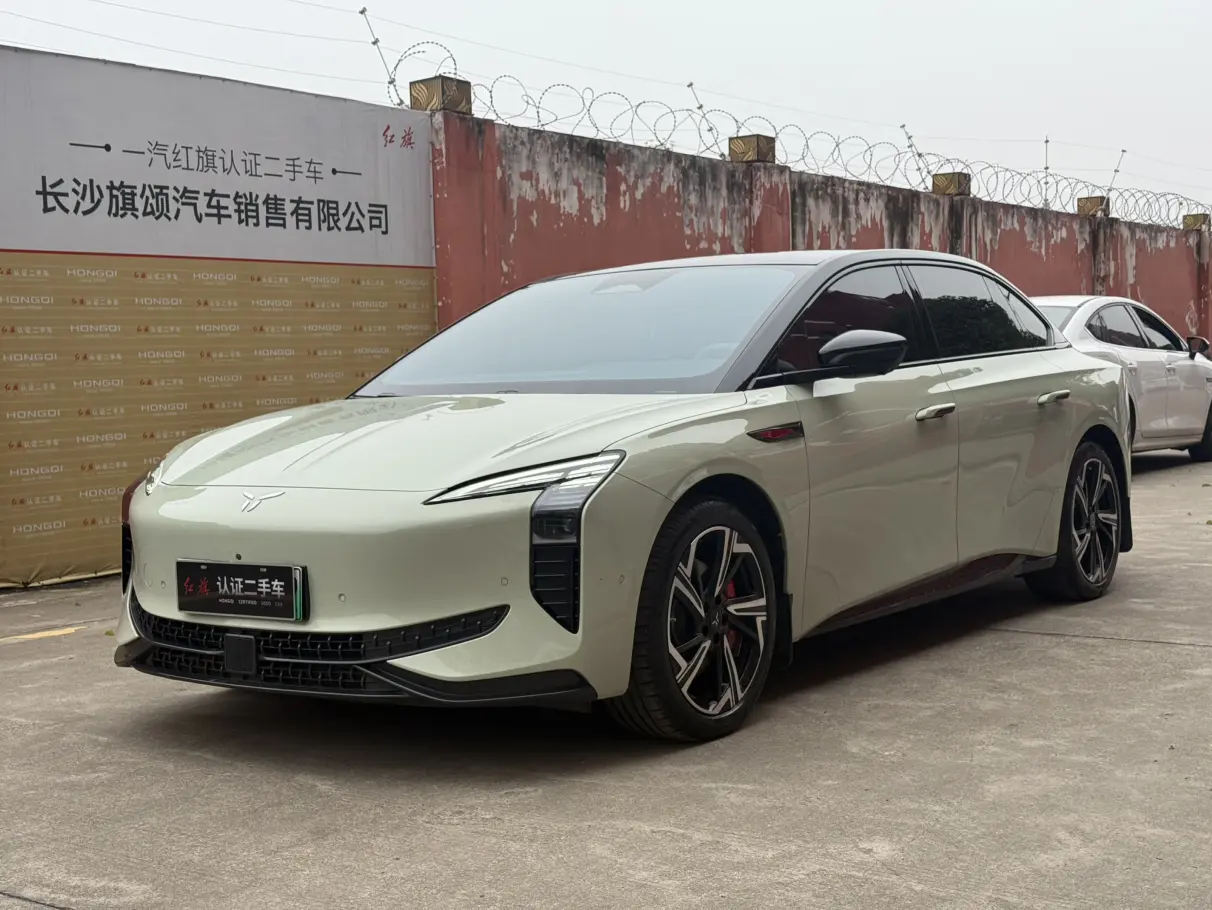 Hongqi EH7  из Китая