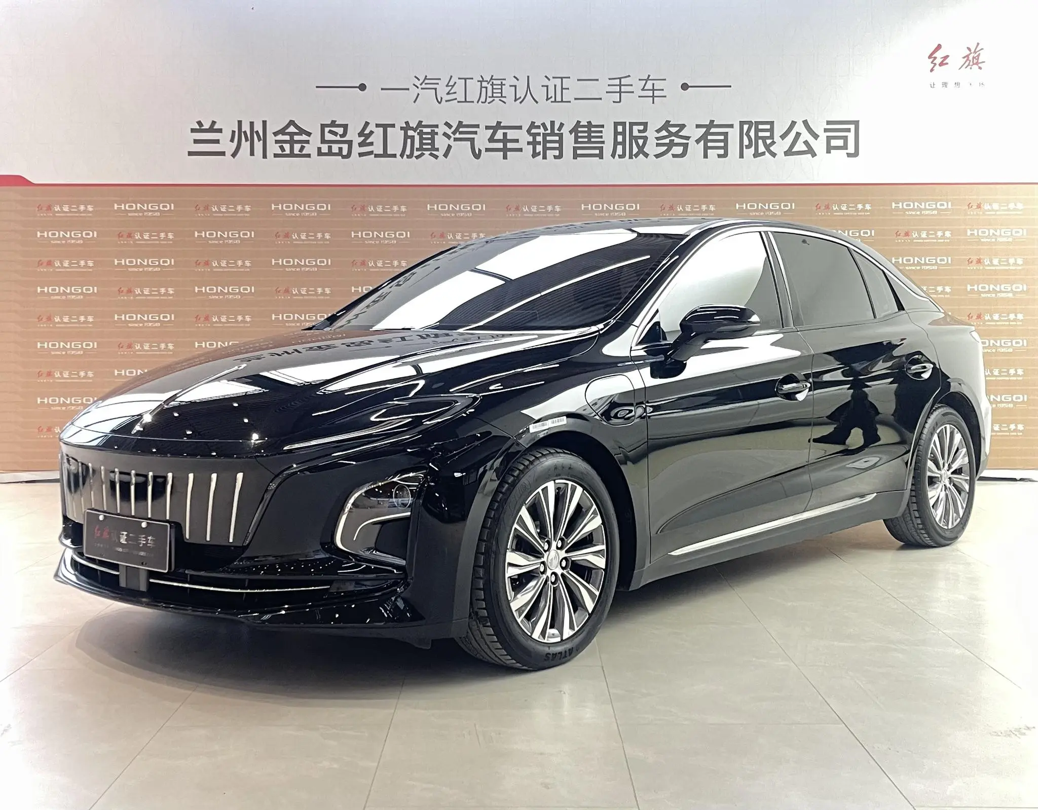 Hongqi E-QM5  из Китая
