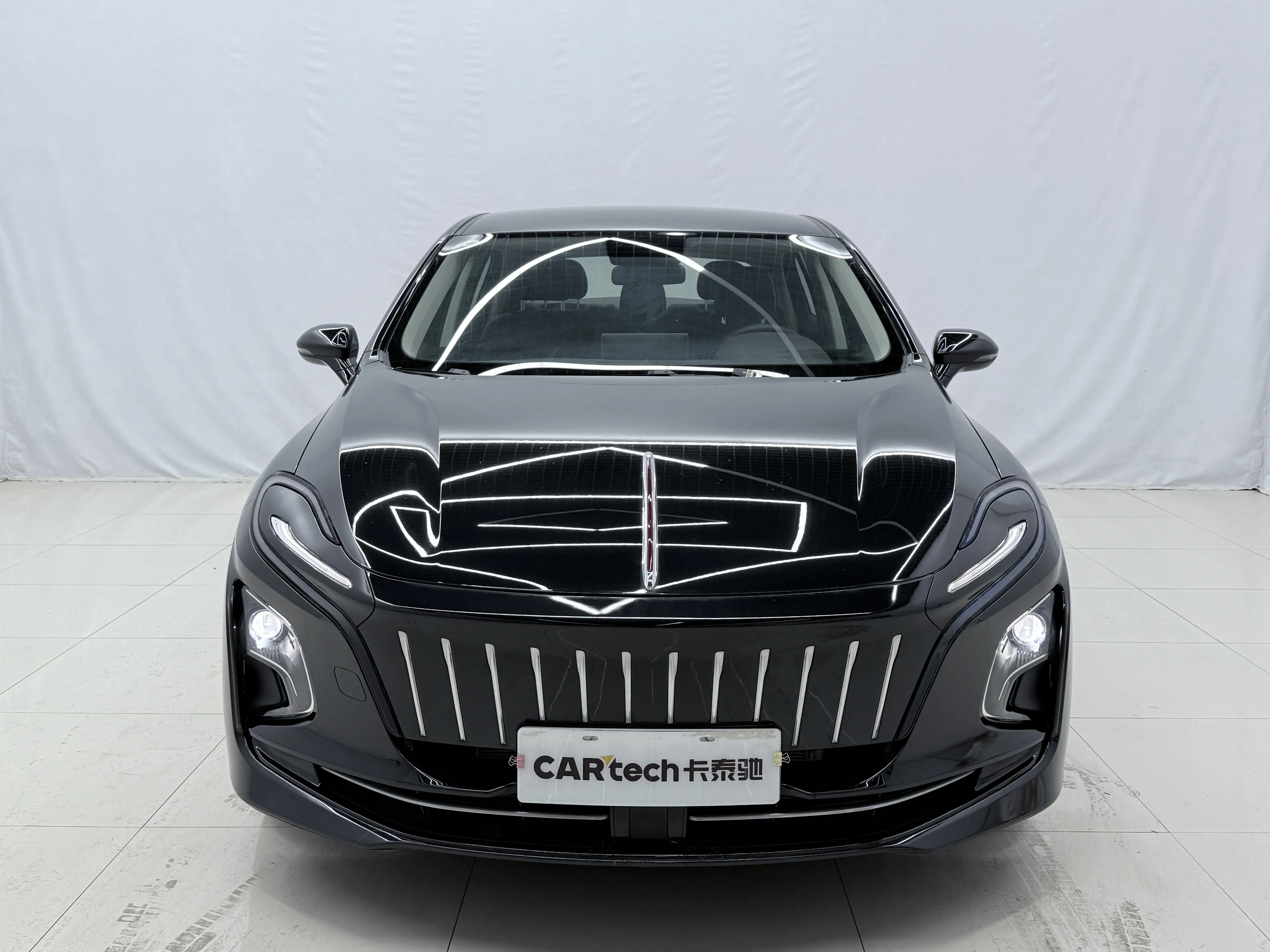 Hongqi E-QM5  из Китая