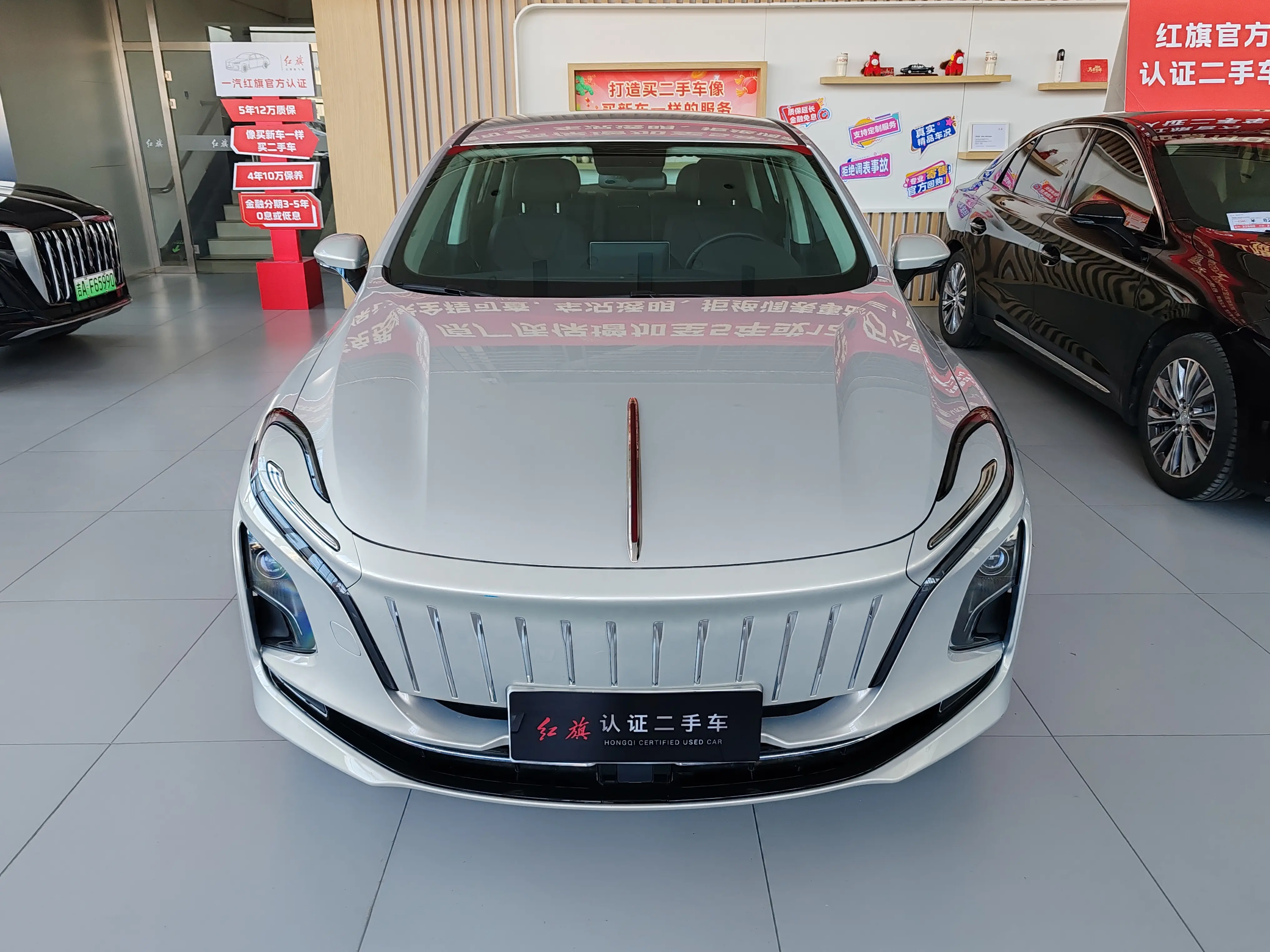 Hongqi E-QM5  из Китая