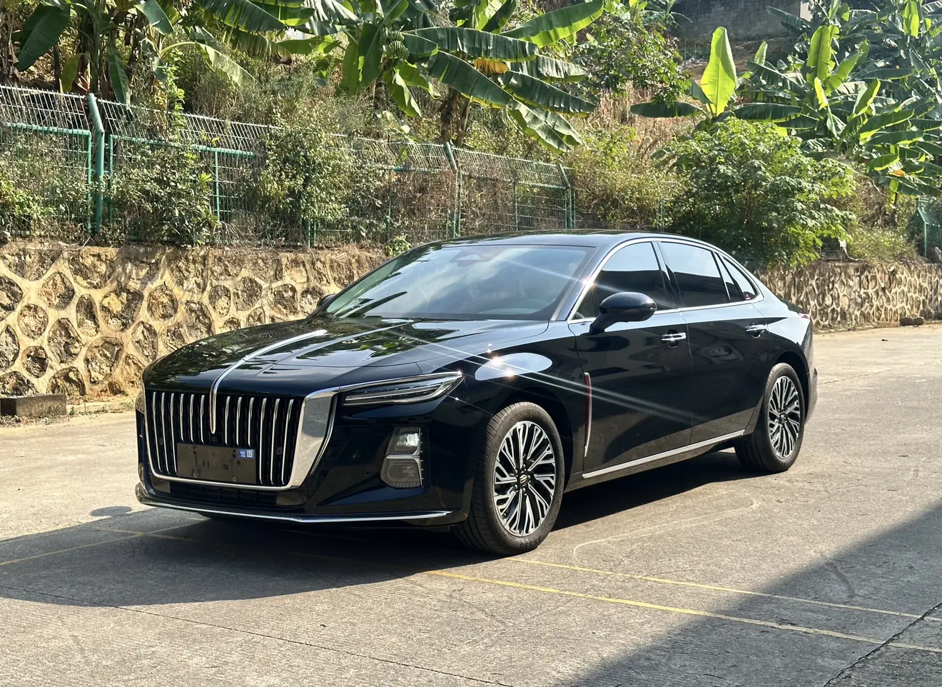 Hongqi H5  из Китая